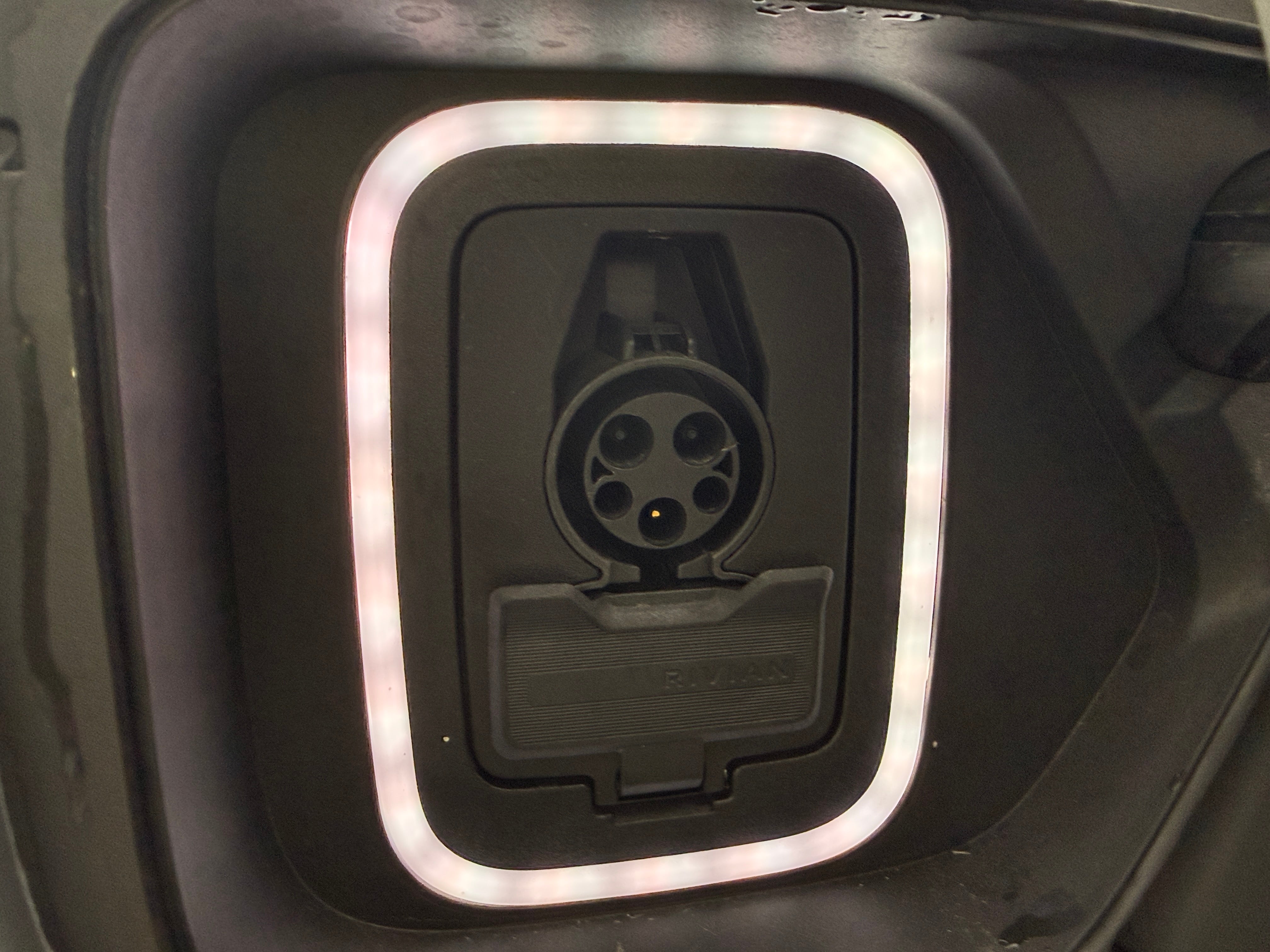 Used 2024 Rivian R1S Adventure with VIN 7PDSGBBA6RN039352 for sale in Oak Creek, WI