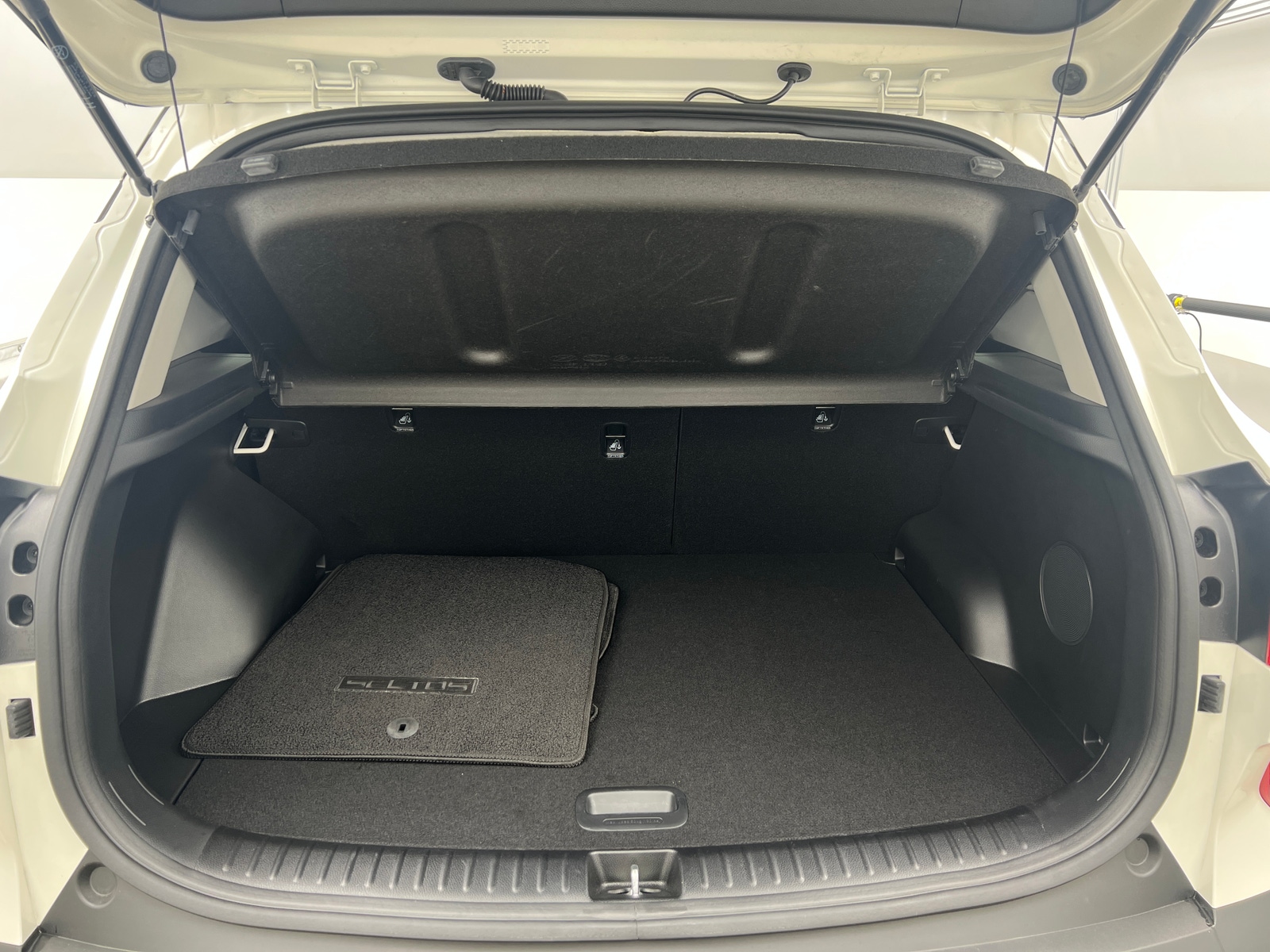 Thumbnail: 2023 Kia Seltos - 6