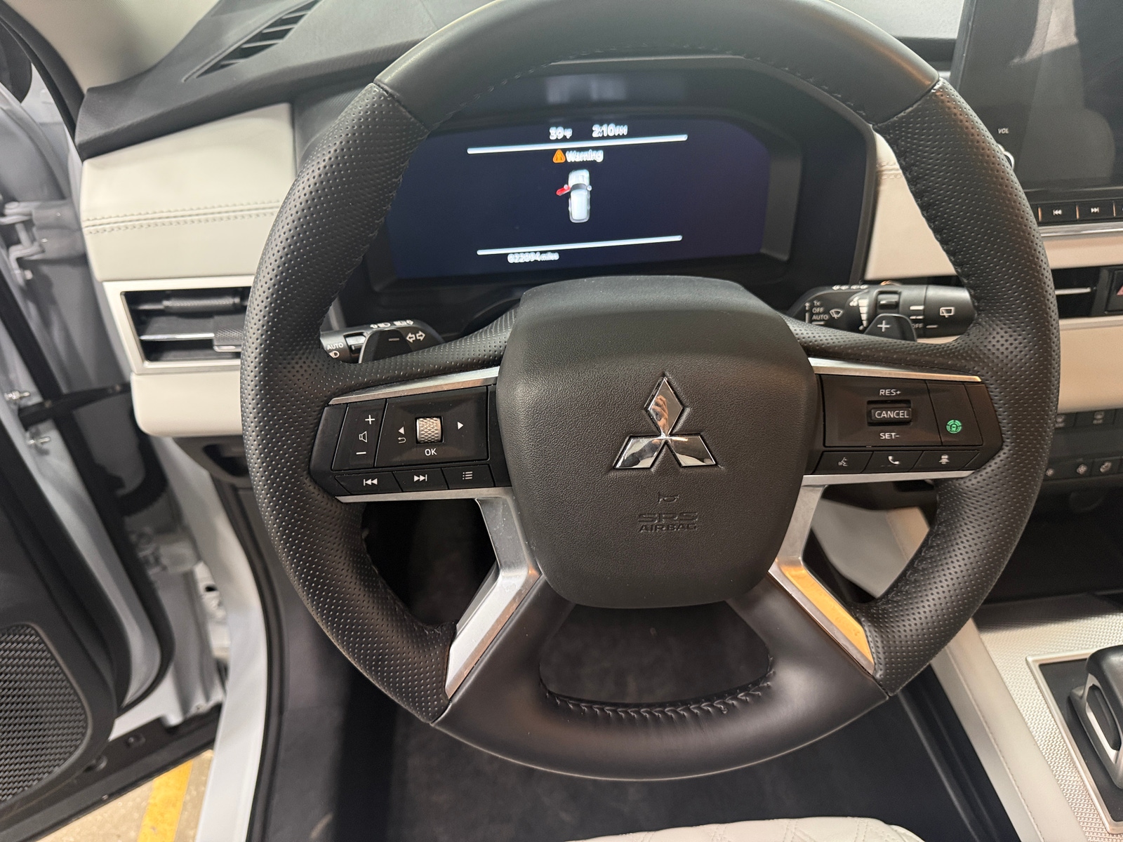 Thumbnail: 2024 Mitsubishi Outlander - 4