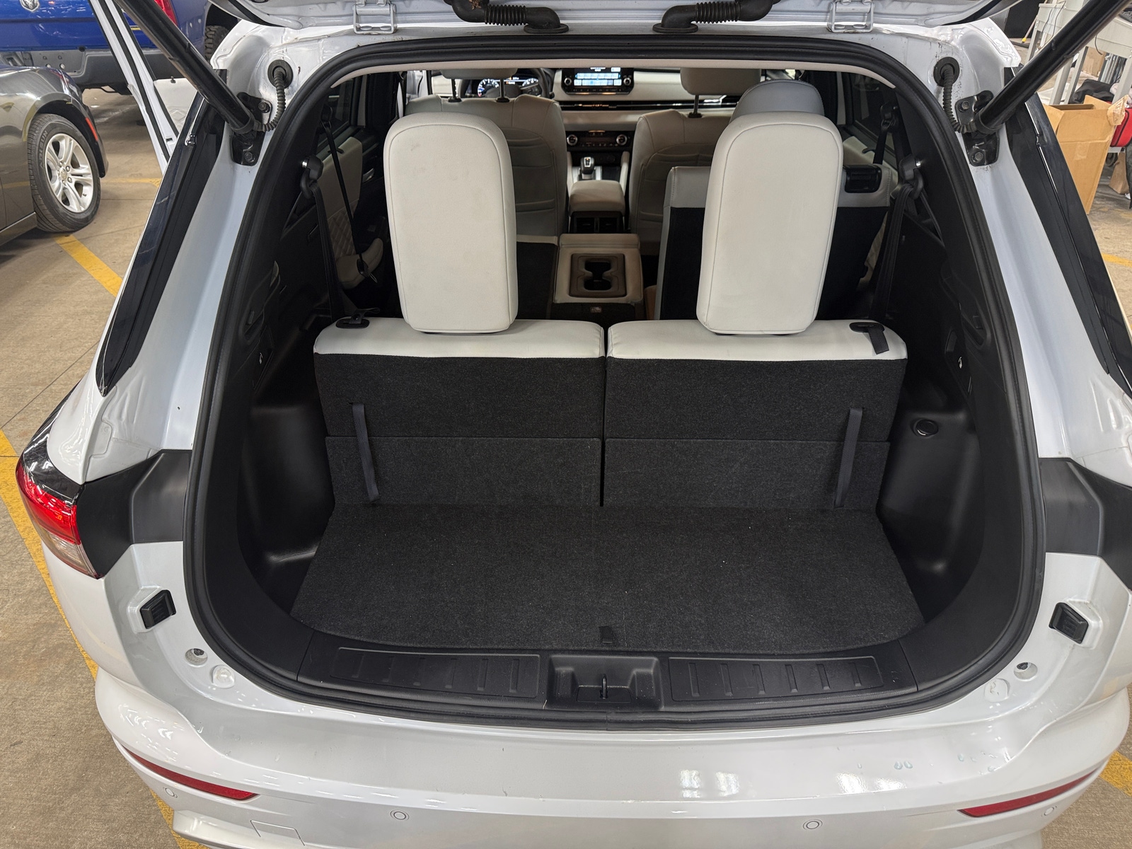 Thumbnail: 2024 Mitsubishi Outlander - 6