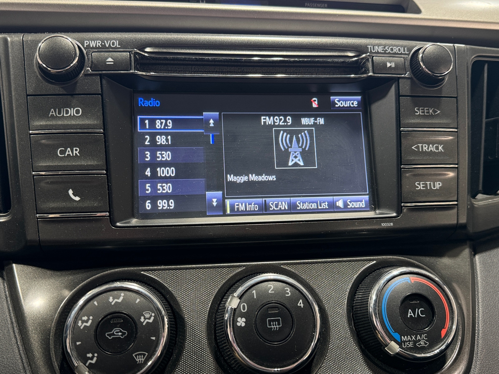 Thumbnail: 2015 Toyota RAV4 - 4