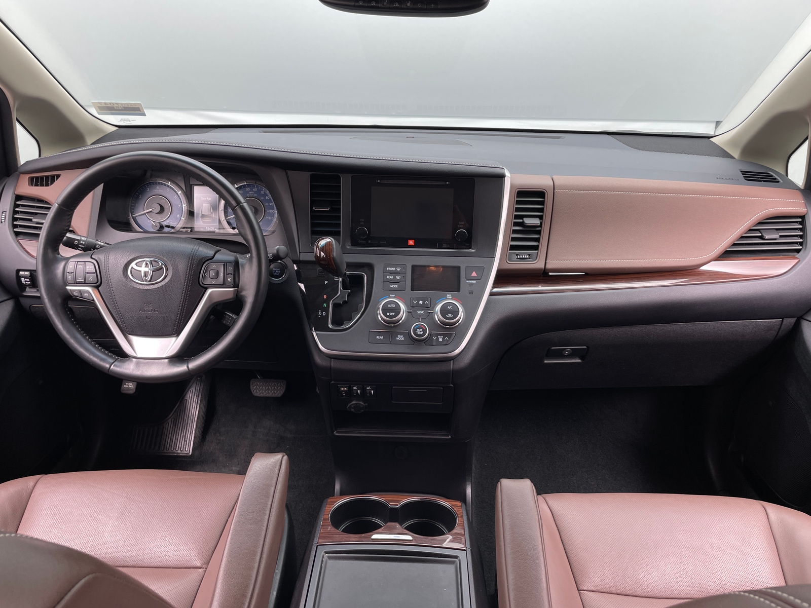 Thumbnail: 2017 Toyota Sienna - 2