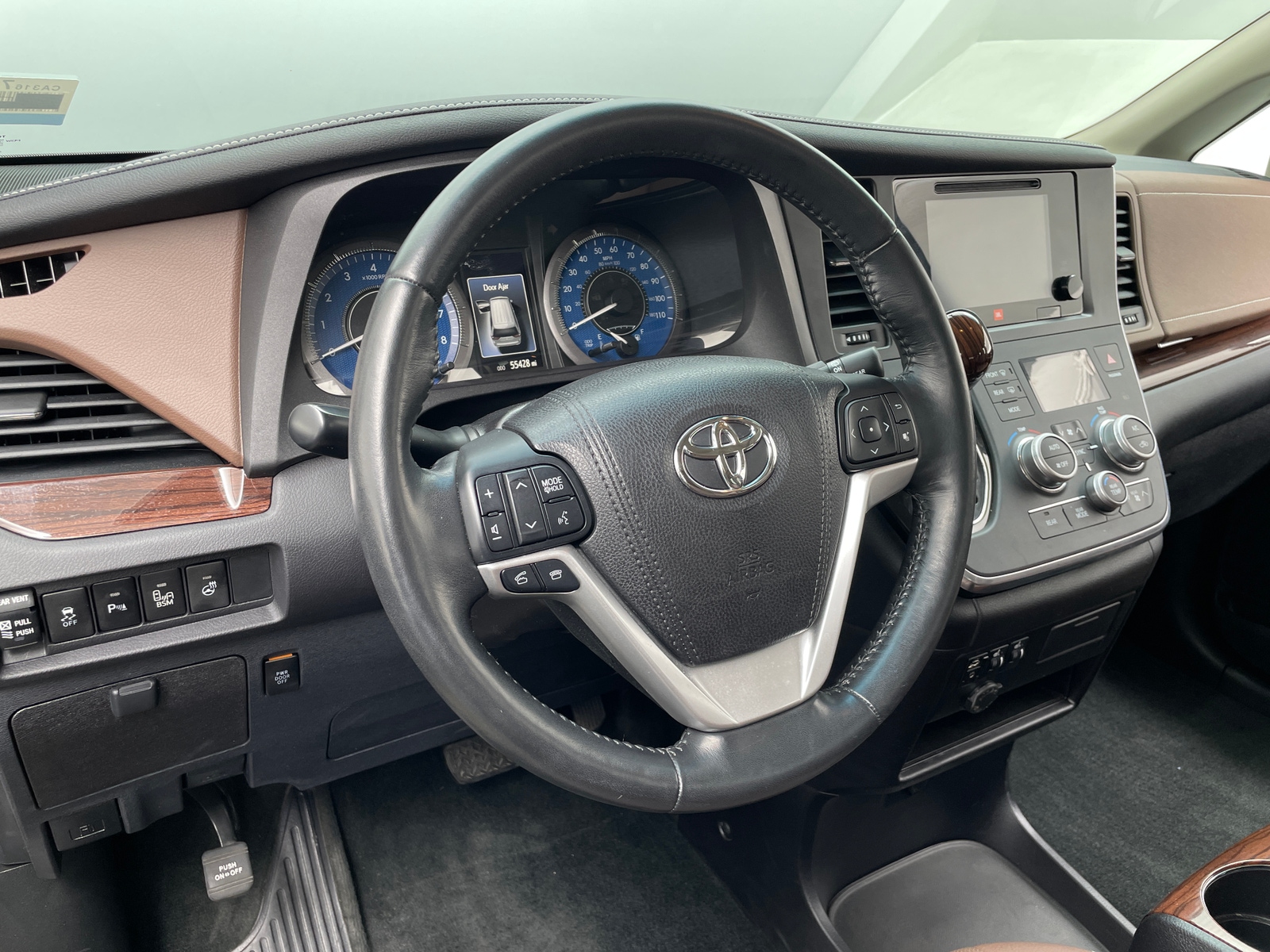 Thumbnail: 2017 Toyota Sienna - 4