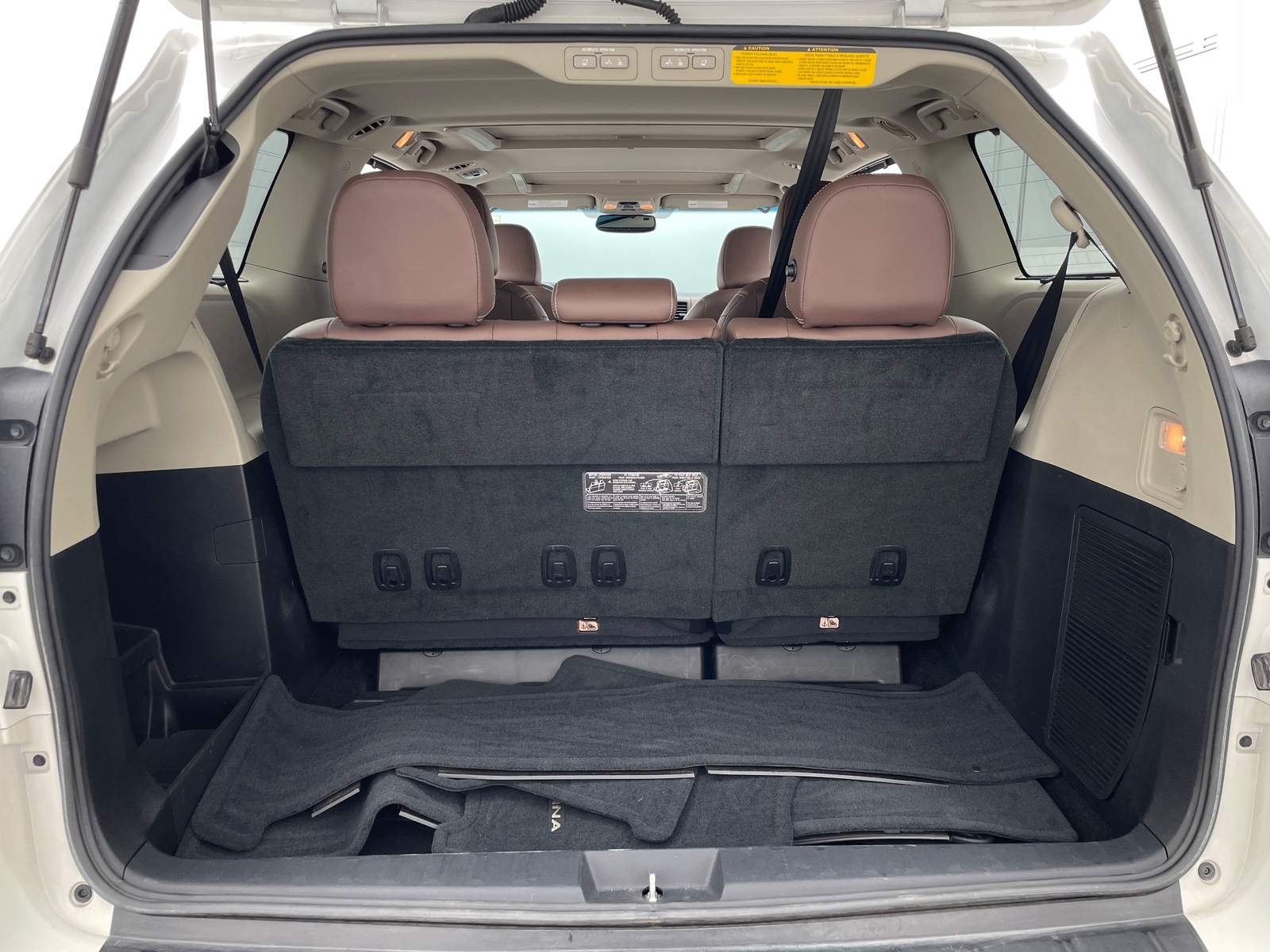 Thumbnail: 2017 Toyota Sienna - 6