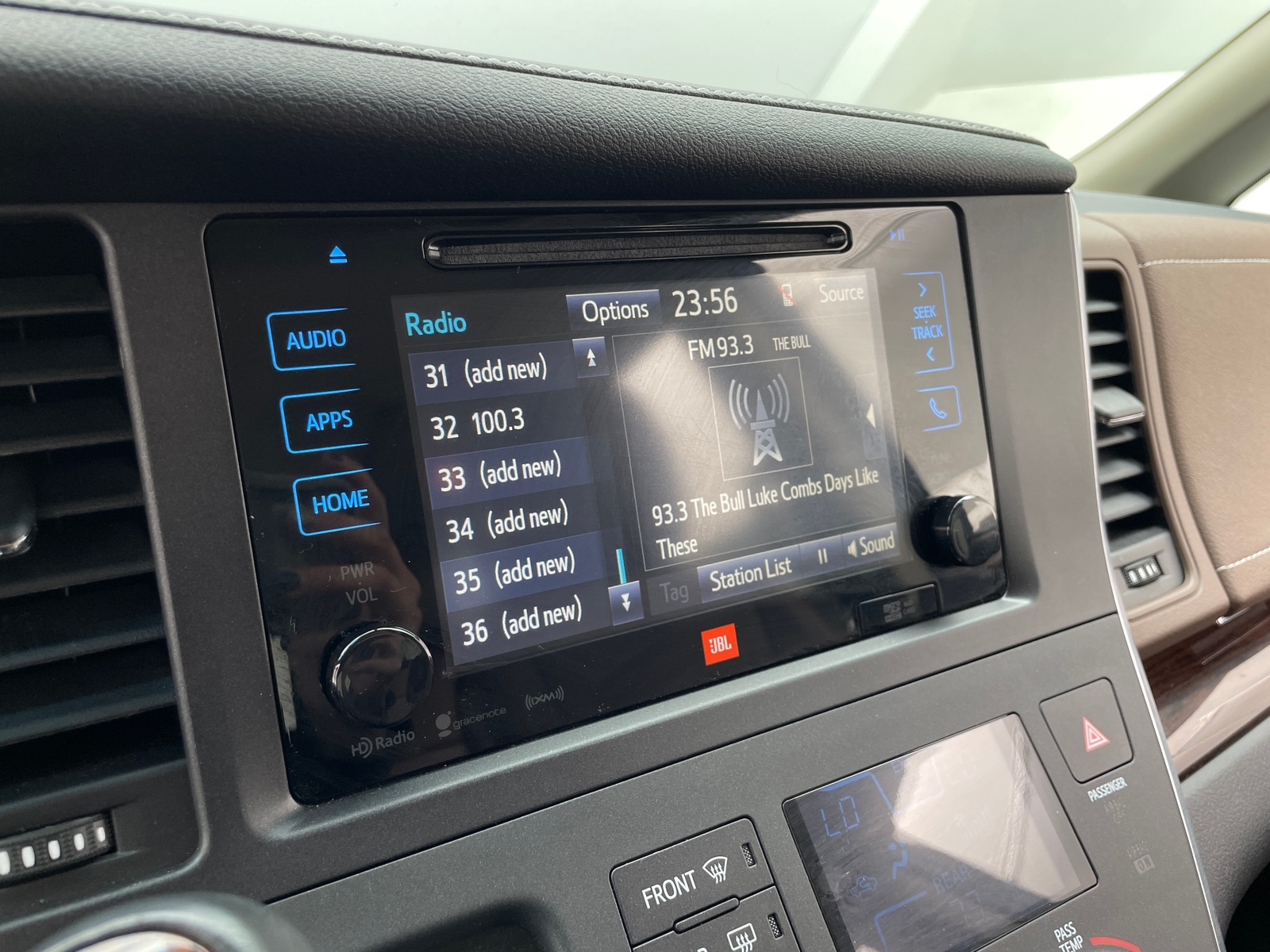 Thumbnail: 2017 Toyota Sienna - 3