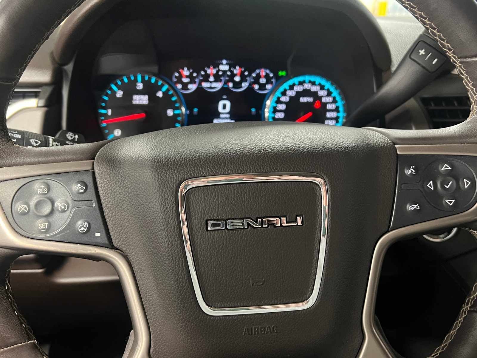 Thumbnail: 2017 GMC Yukon XL - 4