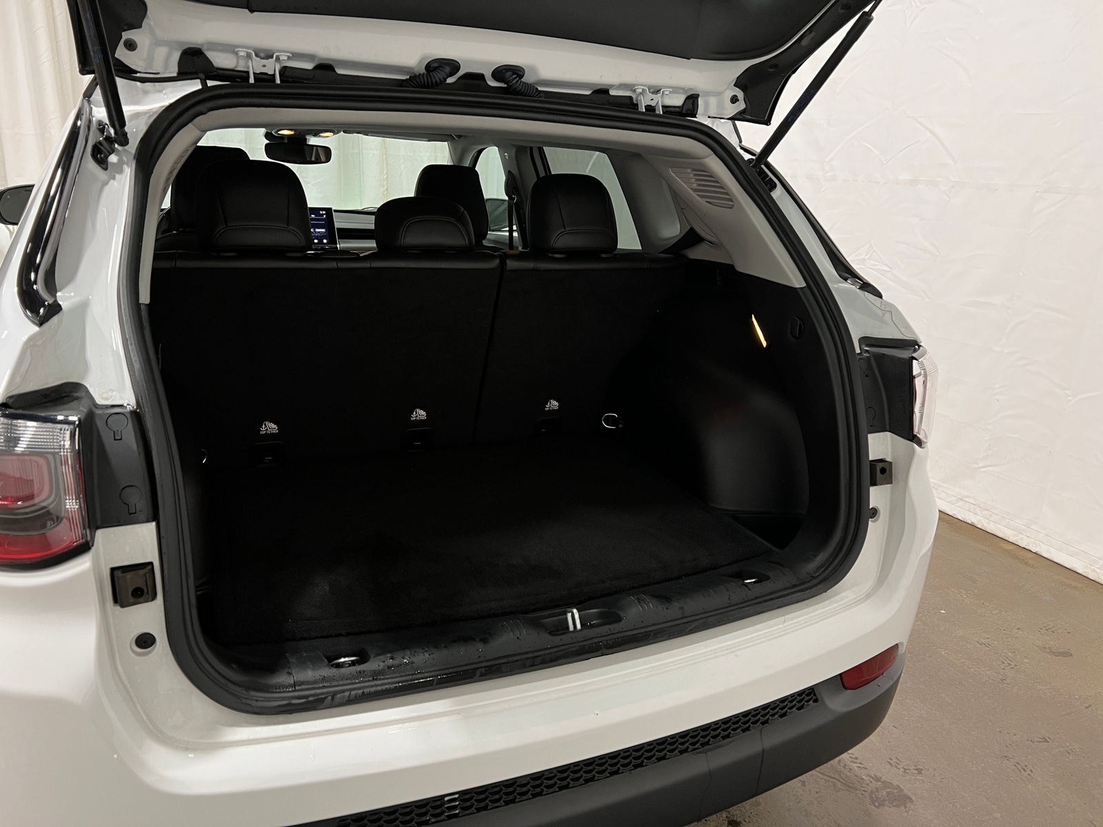 Thumbnail: 2022 Jeep Compass - 6