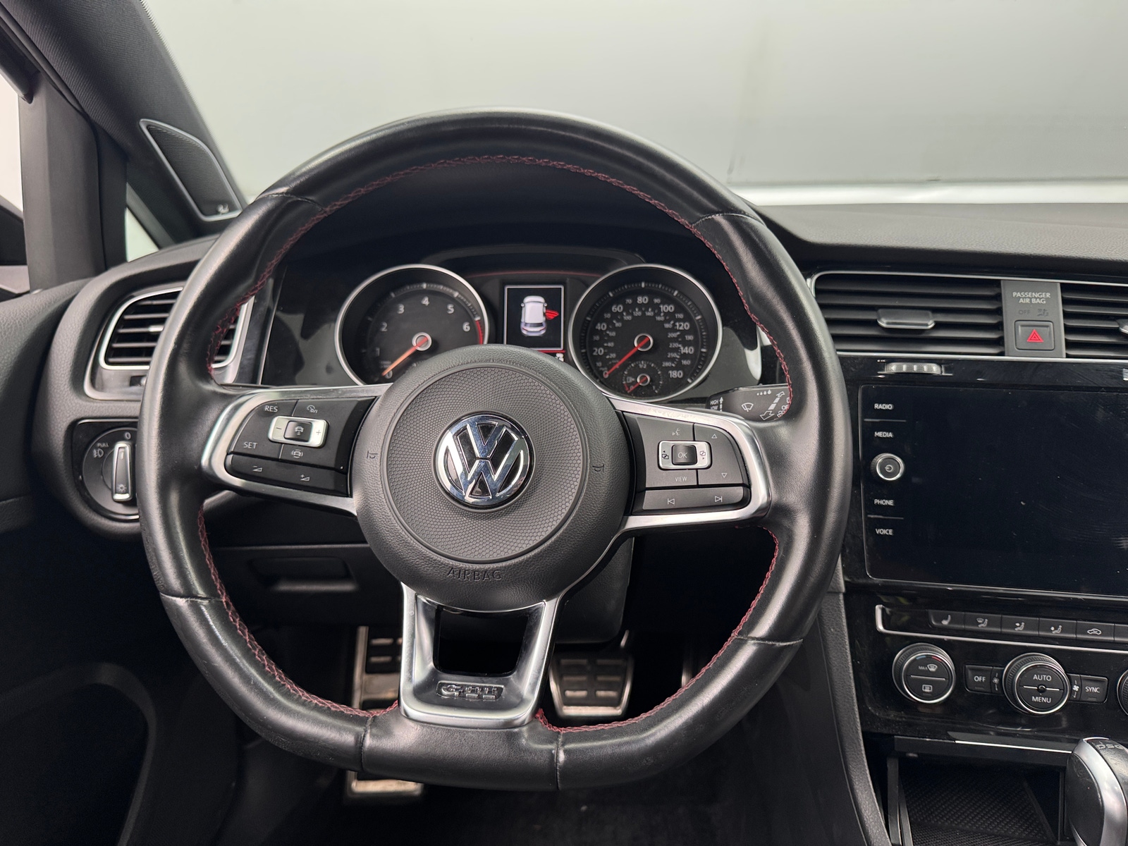 Thumbnail: 2019 Volkswagen Golf - 4