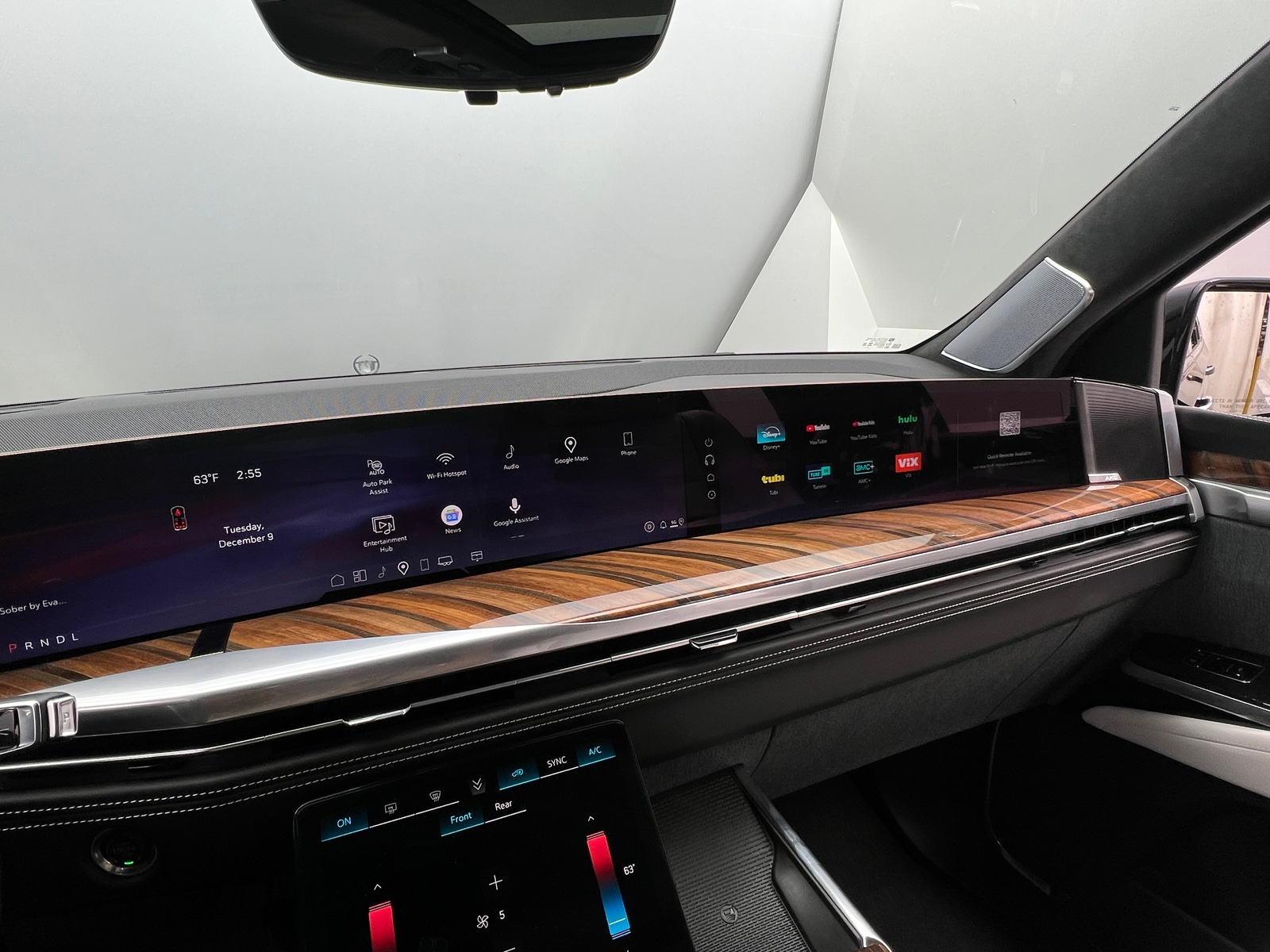 Thumbnail: 2025 Cadillac Escalade - 3