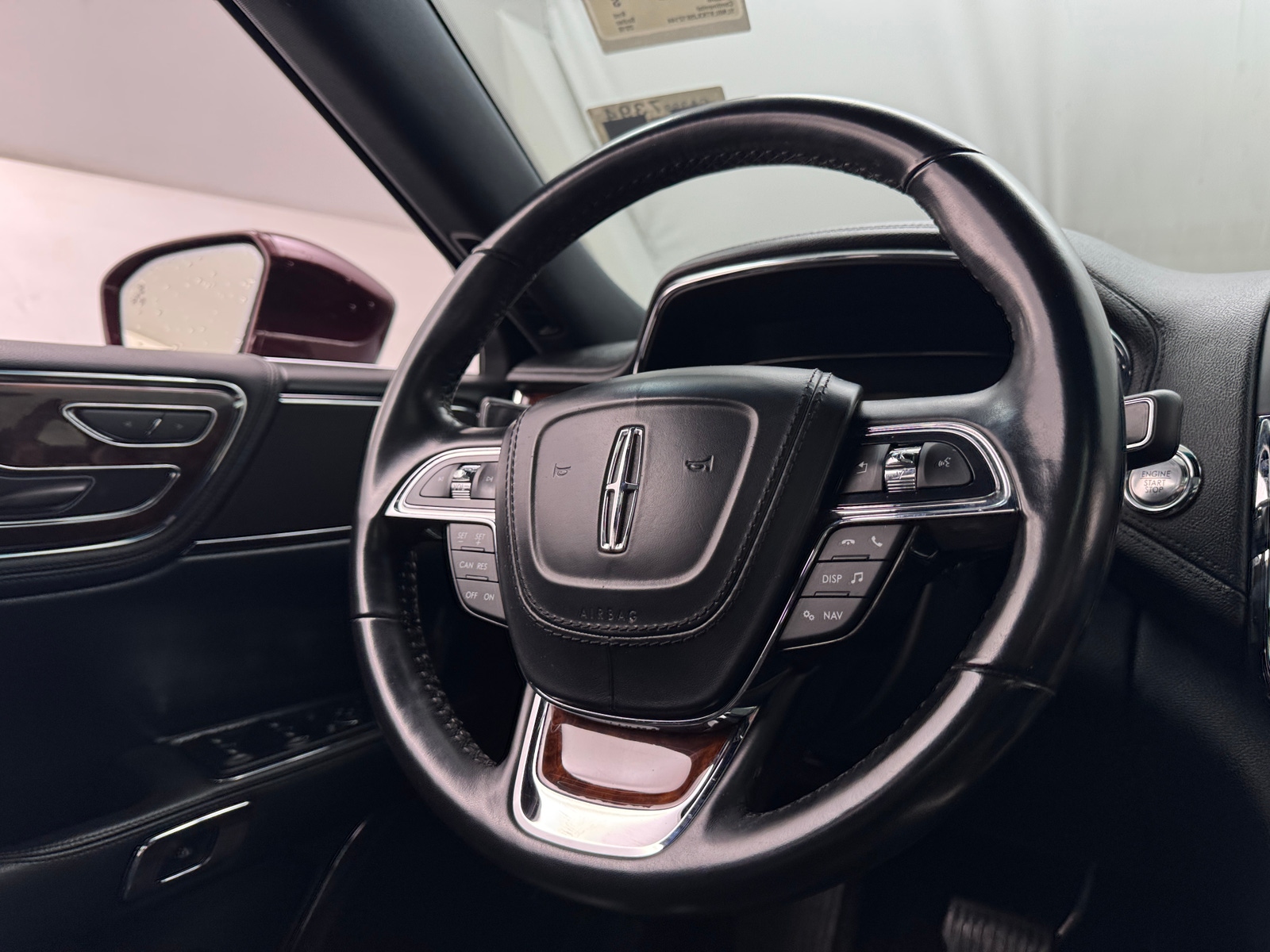 Thumbnail: 2018 Lincoln Continental - 4