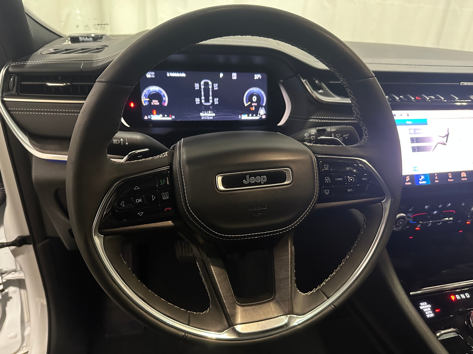 Thumbnail: 2023 Jeep Grand Cherokee L - 4