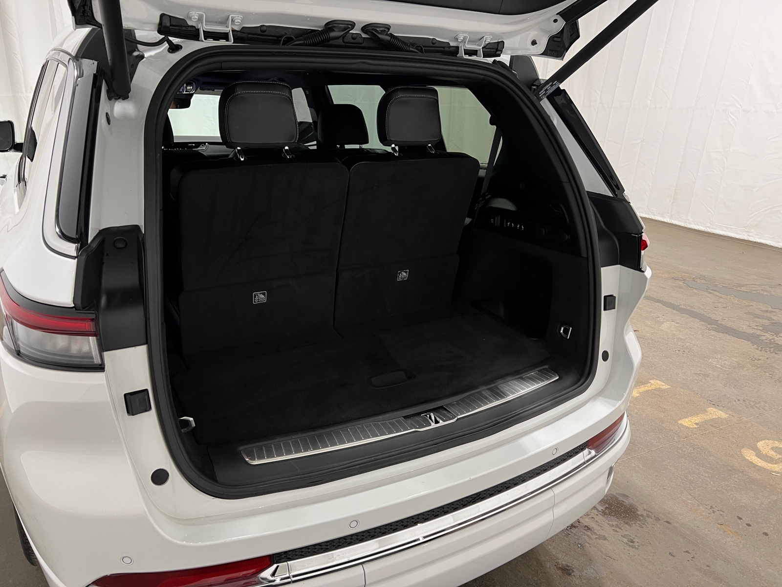 Thumbnail: 2023 Jeep Grand Cherokee L - 6