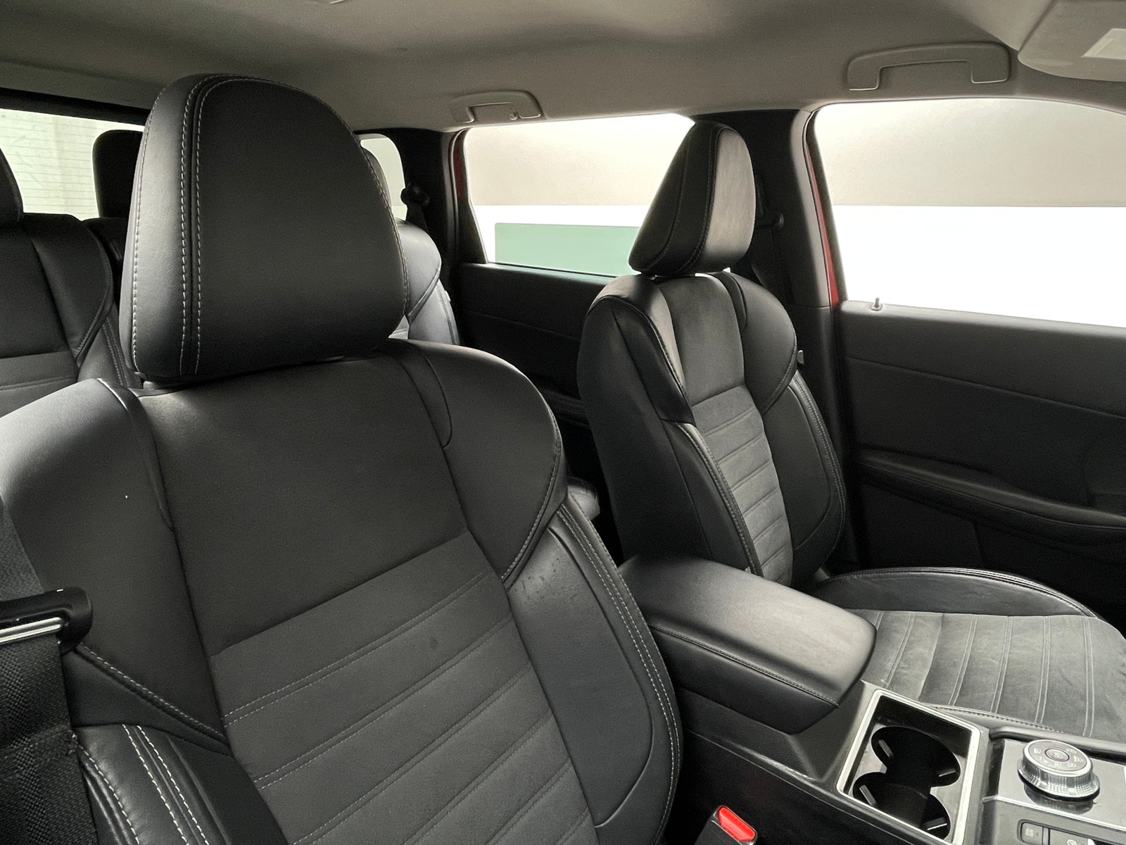 Thumbnail: 2023 Mitsubishi Outlander - 2