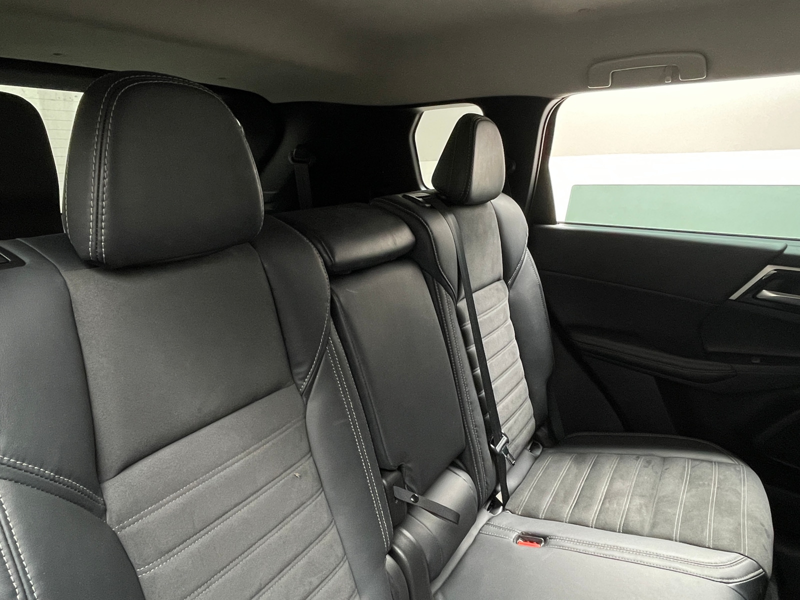 Thumbnail: 2023 Mitsubishi Outlander - 6