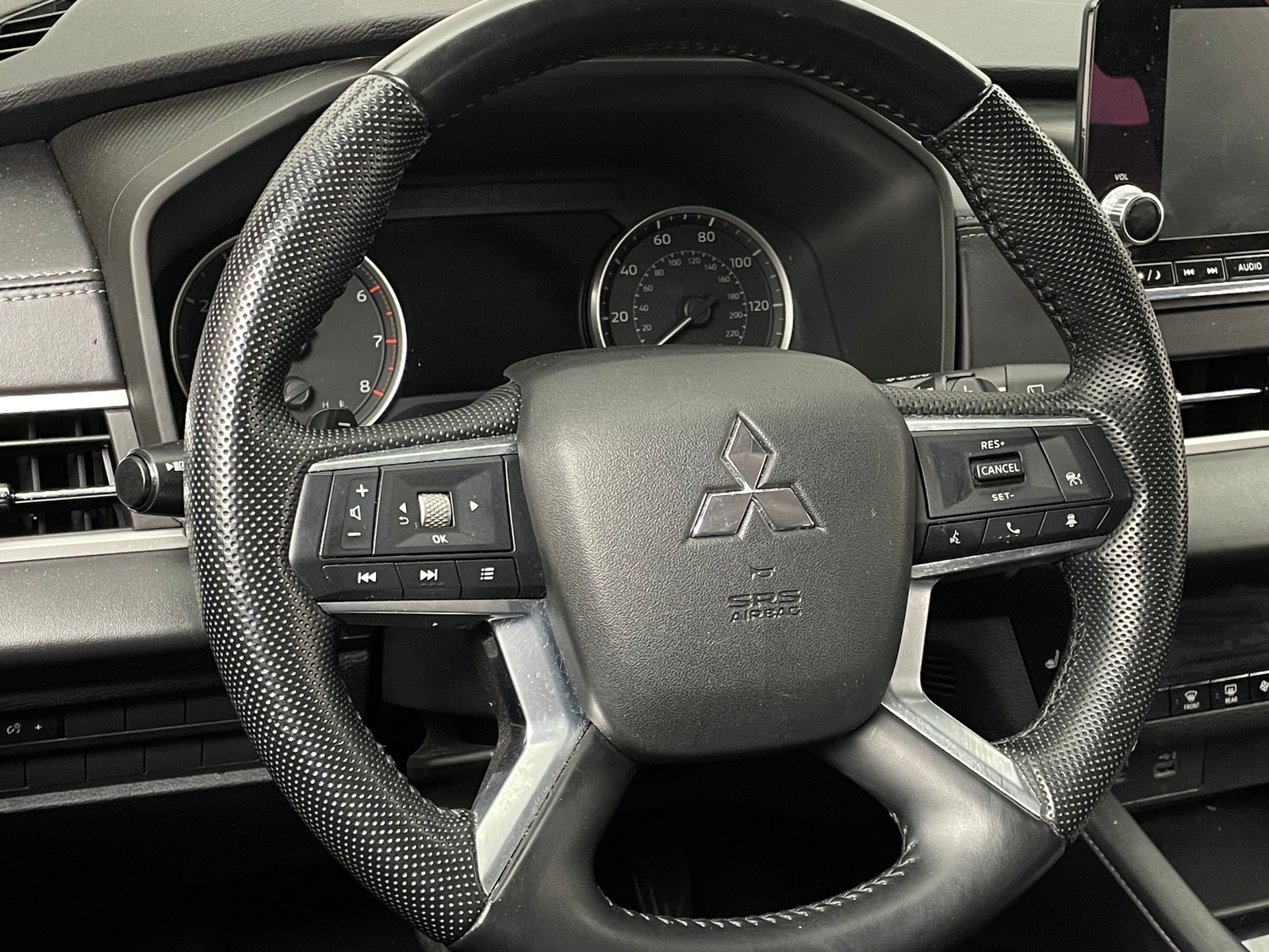 Thumbnail: 2023 Mitsubishi Outlander - 5