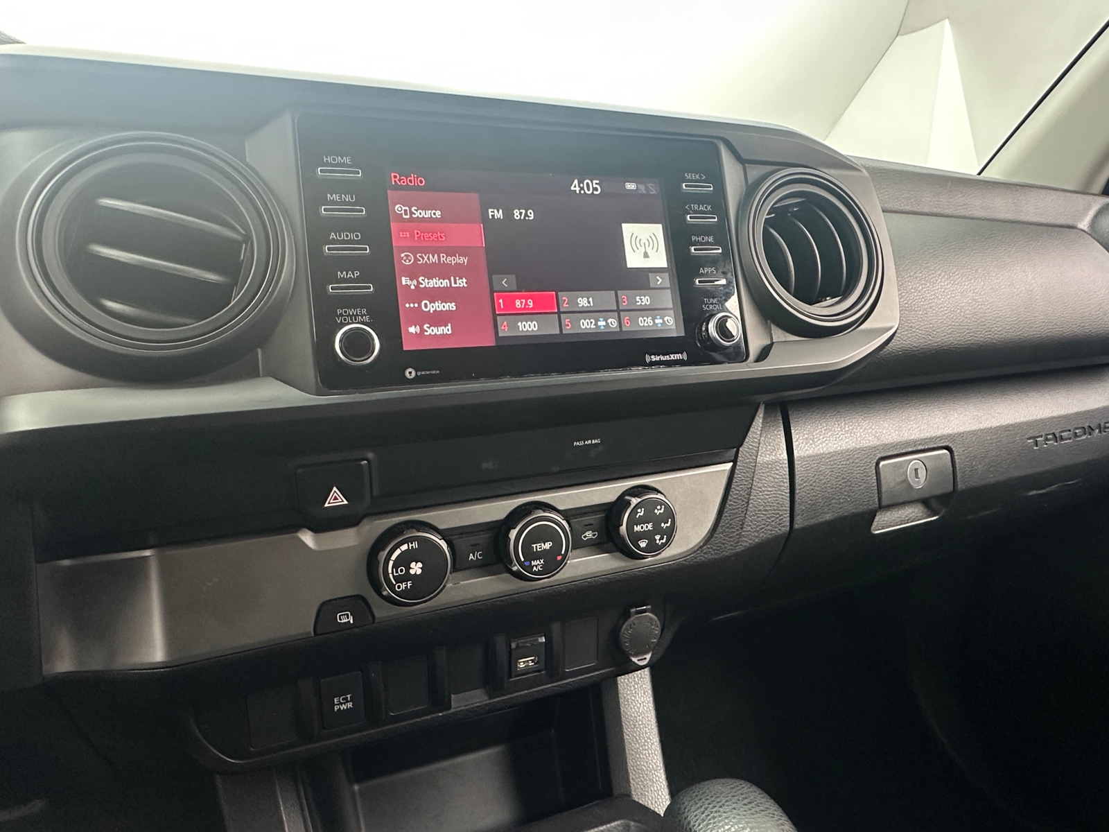 Thumbnail: 2022 Toyota Tacoma - 4