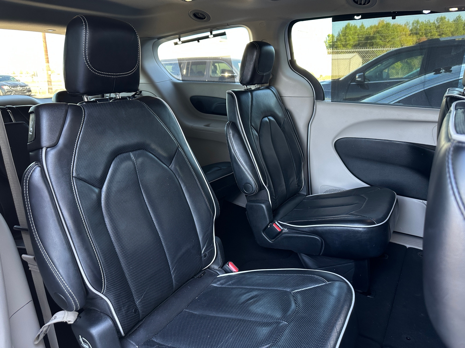 Thumbnail: 2023 Chrysler Pacifica - 6