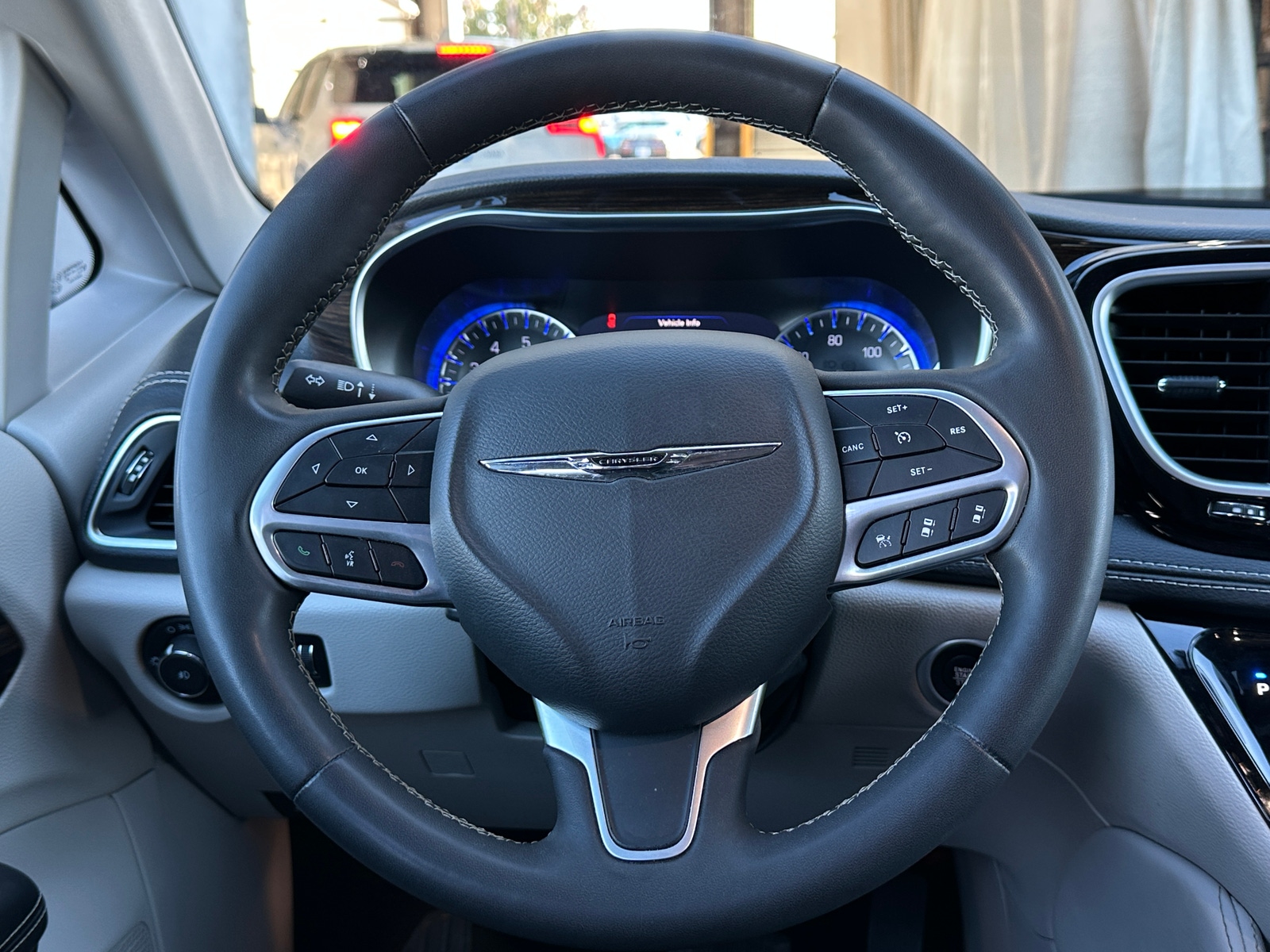 Thumbnail: 2023 Chrysler Pacifica - 5