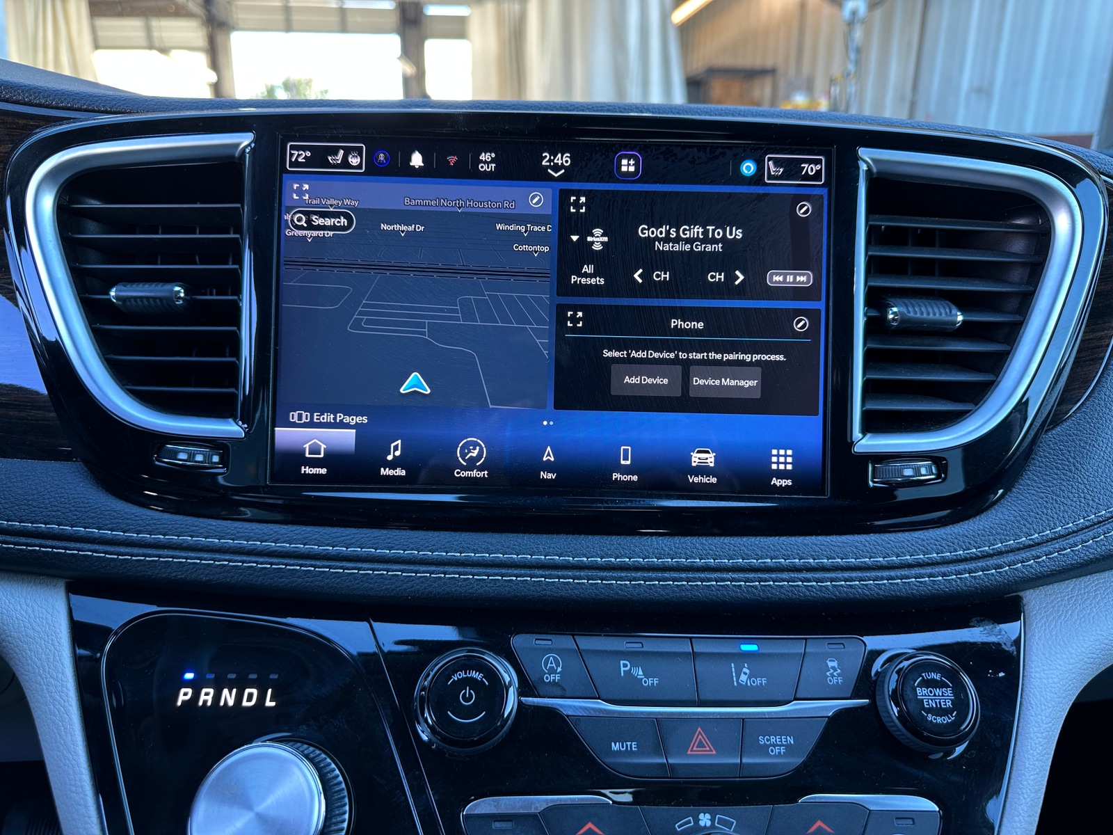 Thumbnail: 2023 Chrysler Pacifica - 4