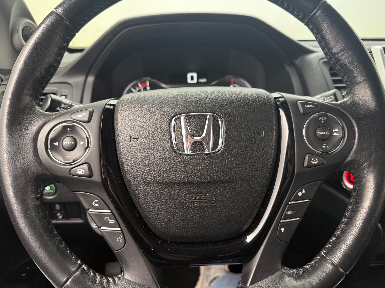 Thumbnail: 2017 Honda Pilot - 4