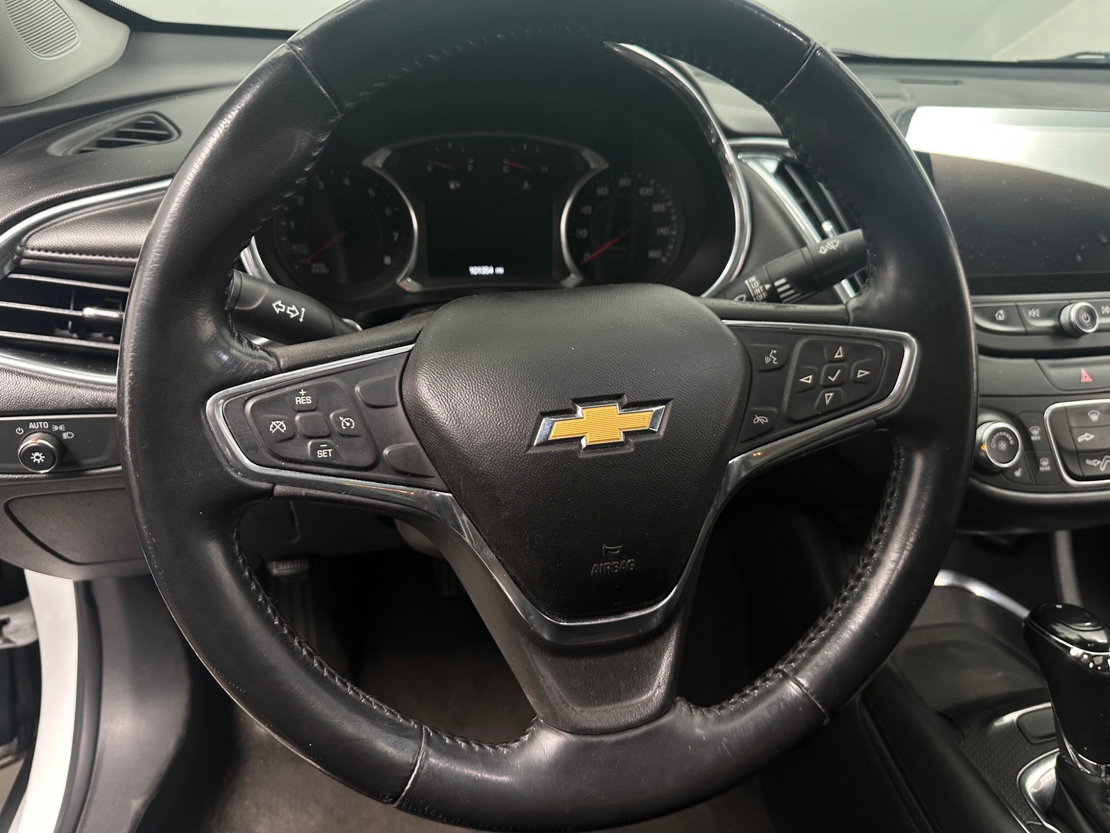 Thumbnail: 2018 Chevrolet Malibu - 5