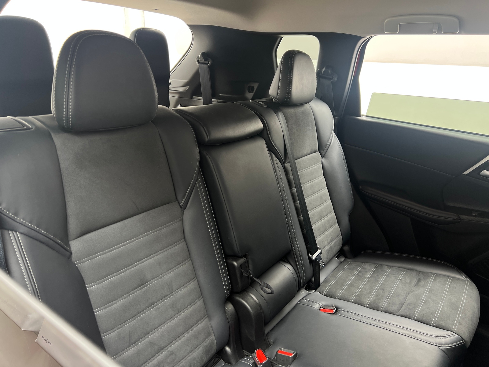 Thumbnail: 2024 Mitsubishi Outlander - 6