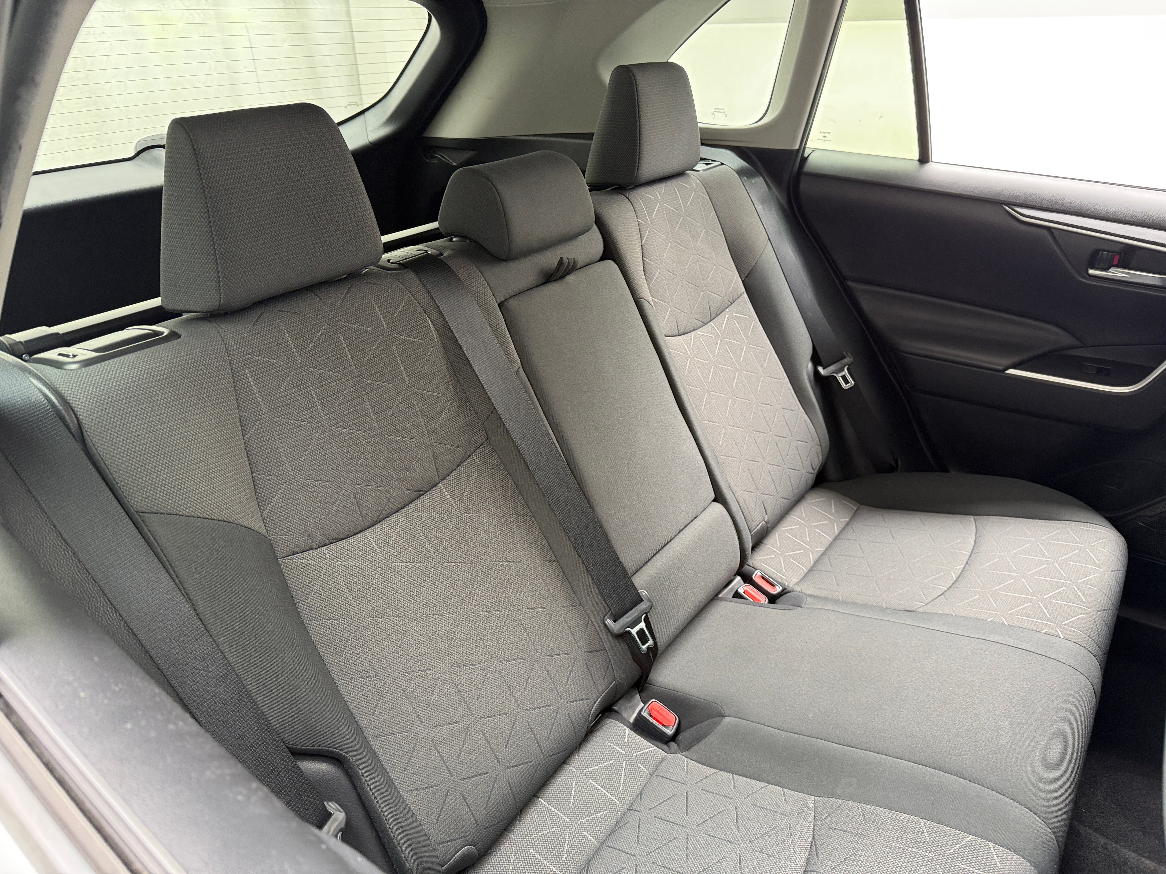 Used 2020 Toyota RAV4 XLE with VIN 2T3W1RFV9LC038682 for sale in Northfield, Minnesota