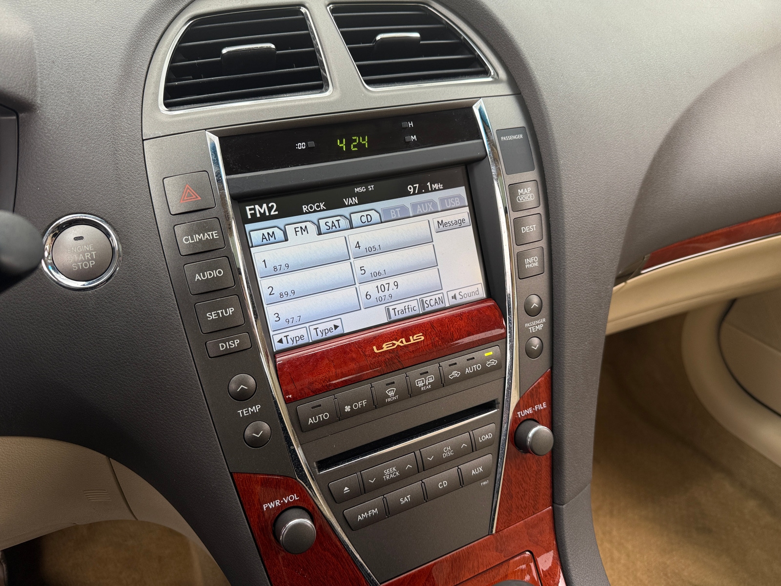 Thumbnail: 2011 Lexus ES - 3