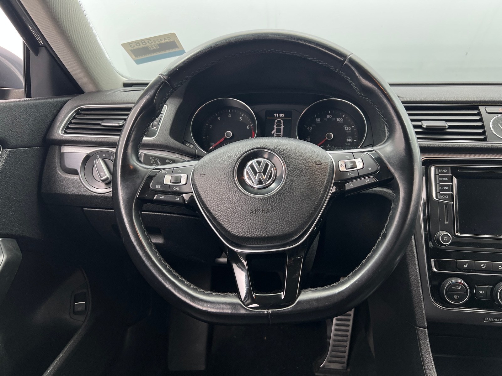 Thumbnail: 2017 Volkswagen Passat - 4