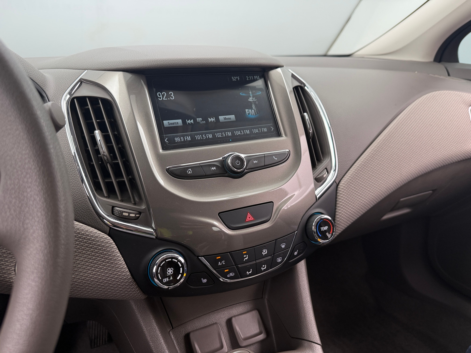 Thumbnail: 2018 Chevrolet Cruze - 4