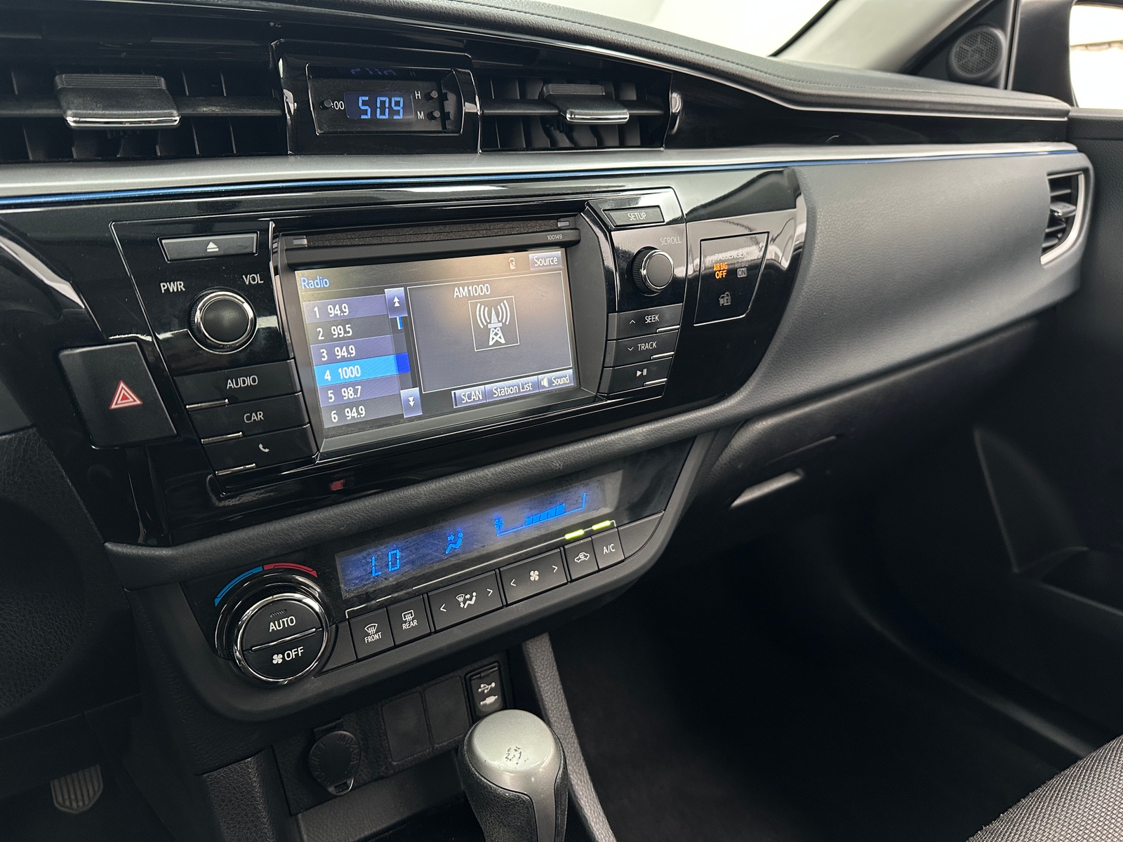 Thumbnail: 2015 Toyota Corolla - 4