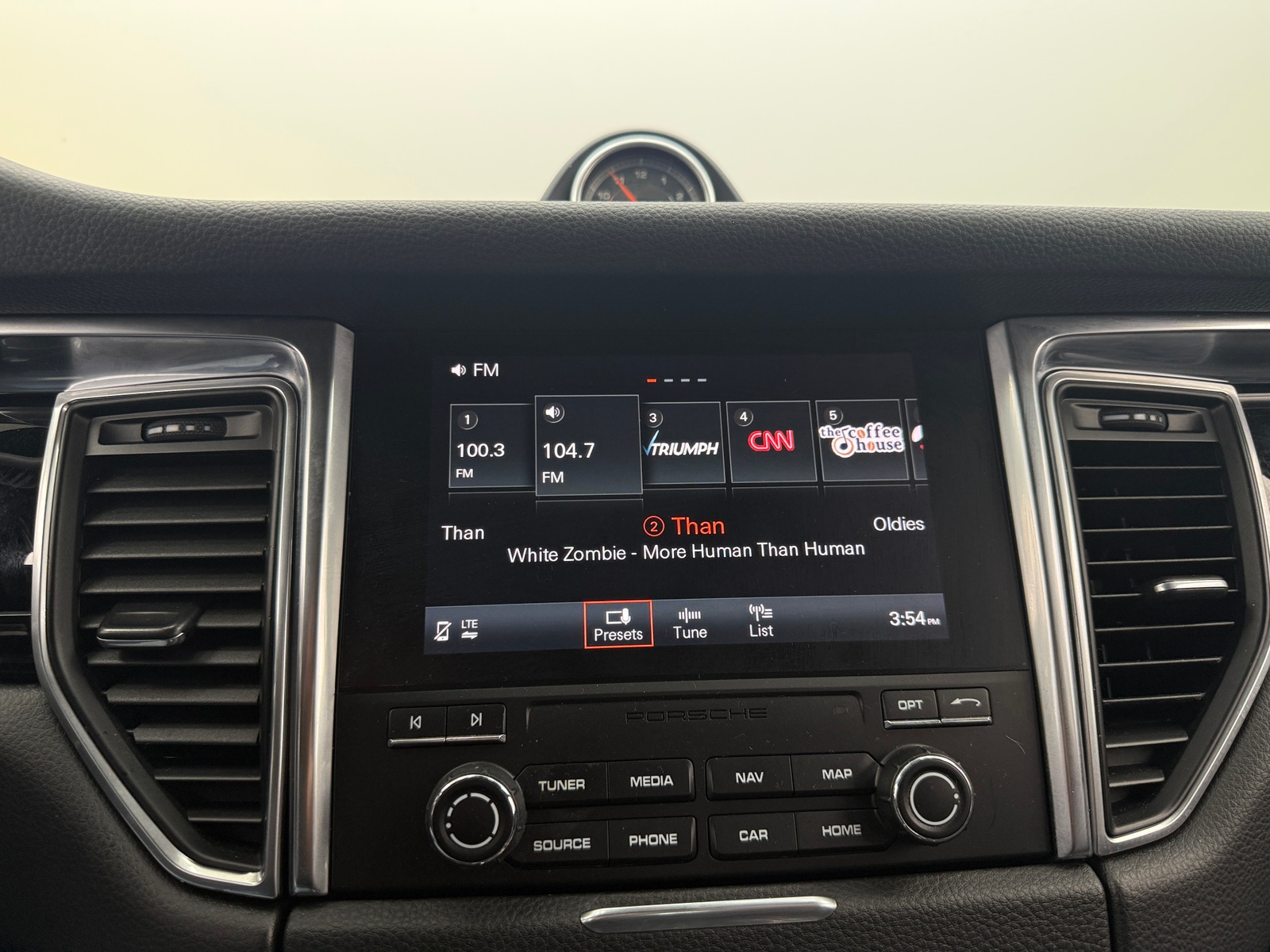 Thumbnail: 2018 Porsche Macan - 3