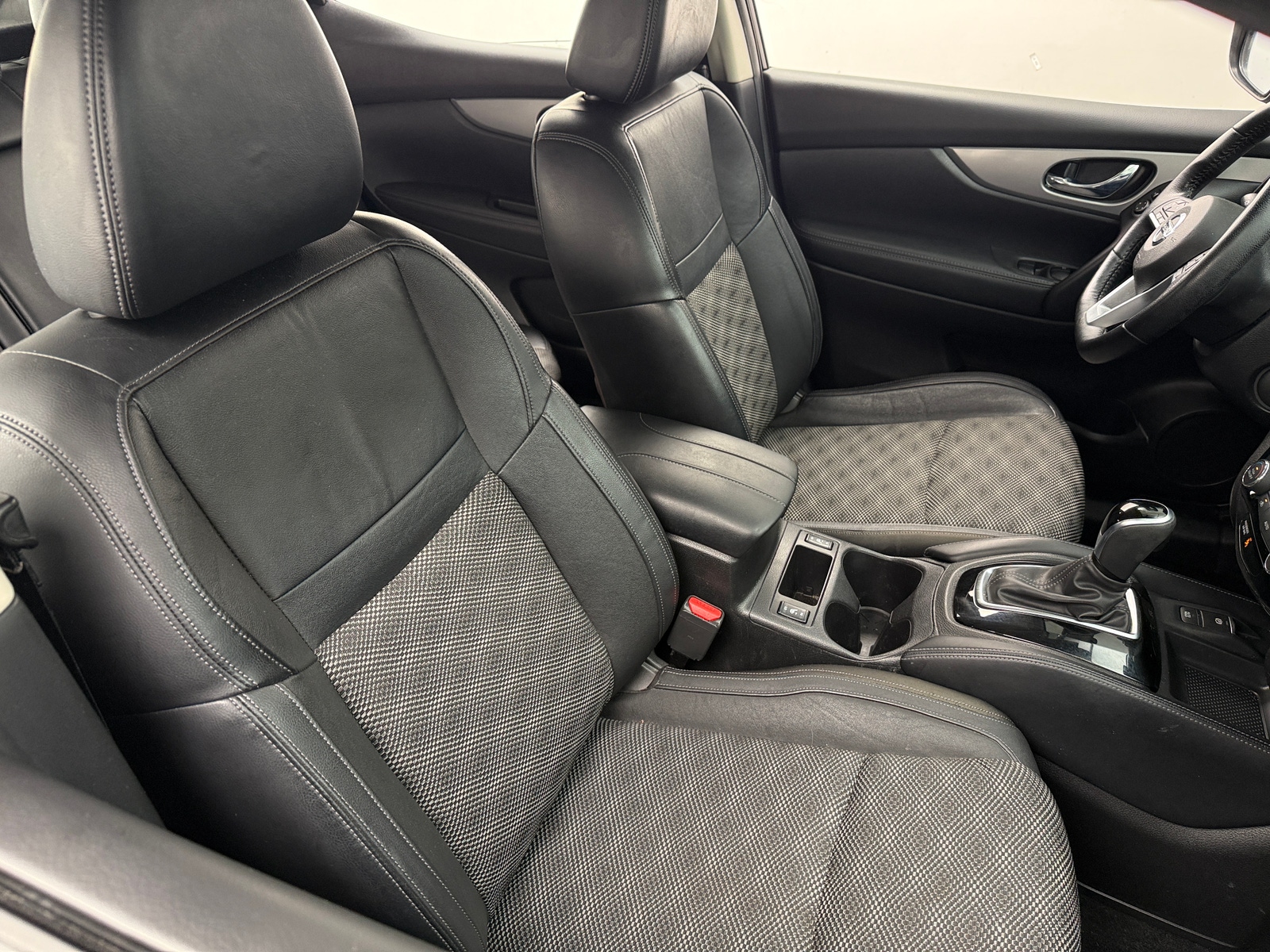 Thumbnail: 2020 Nissan Rogue Sport - 2