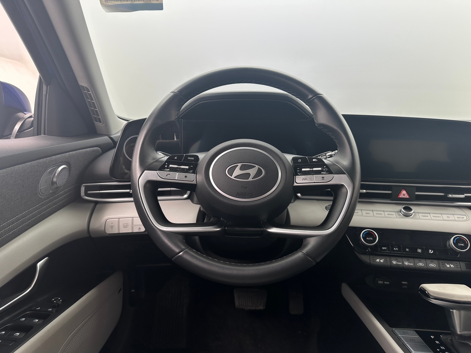 Thumbnail: 2025 Hyundai Elantra - 4