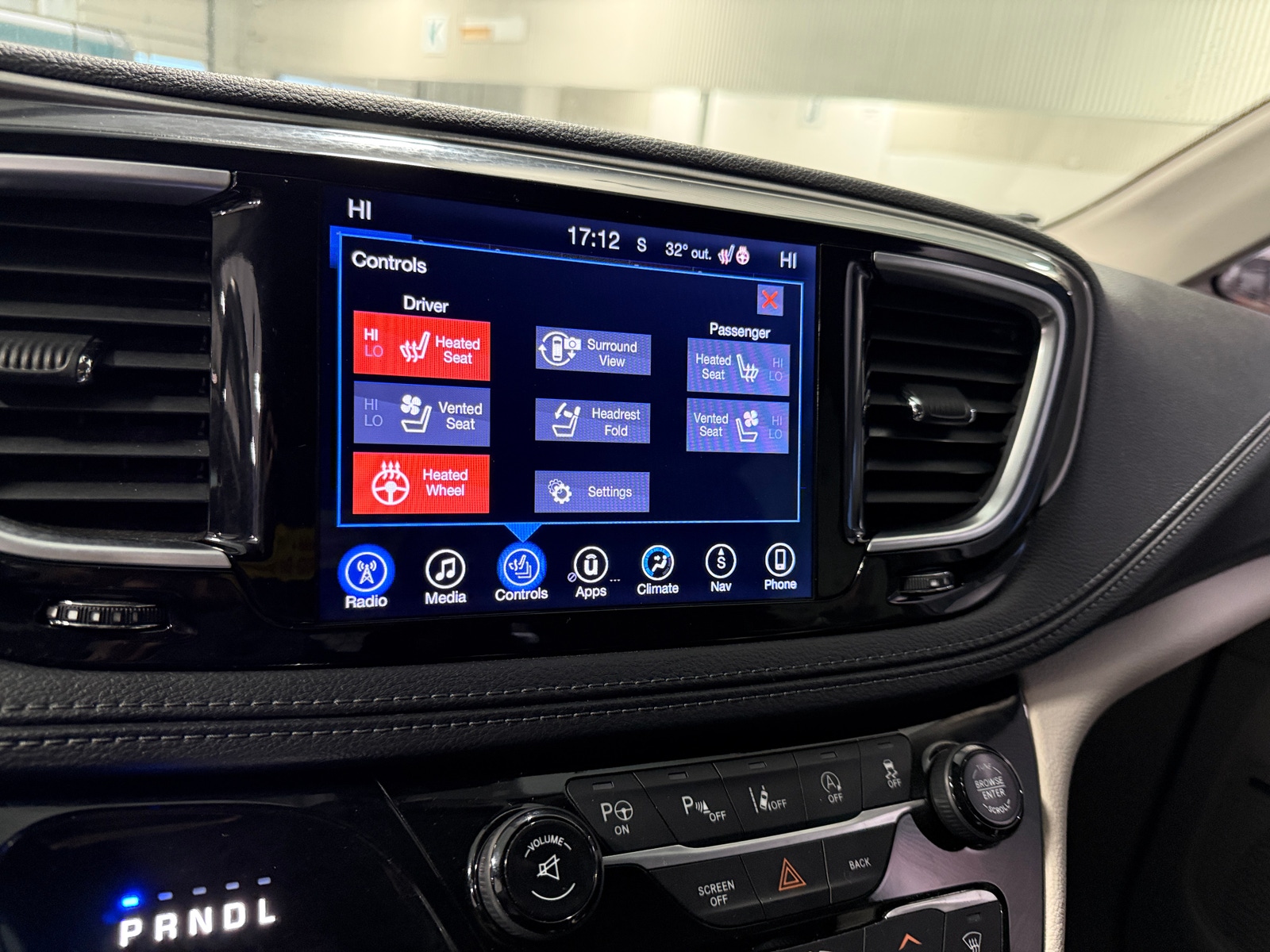 Thumbnail: 2017 Chrysler Pacifica - 3