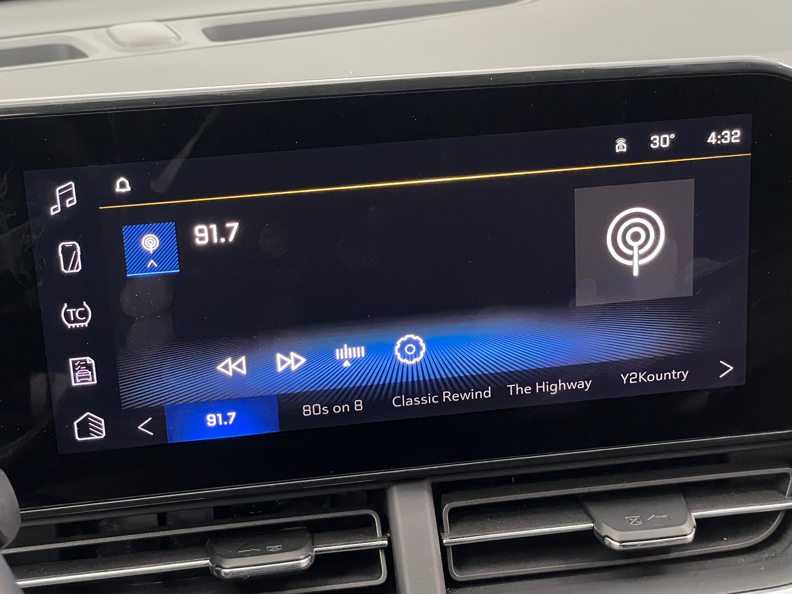 Thumbnail: 2025 Chevrolet Trax - 4