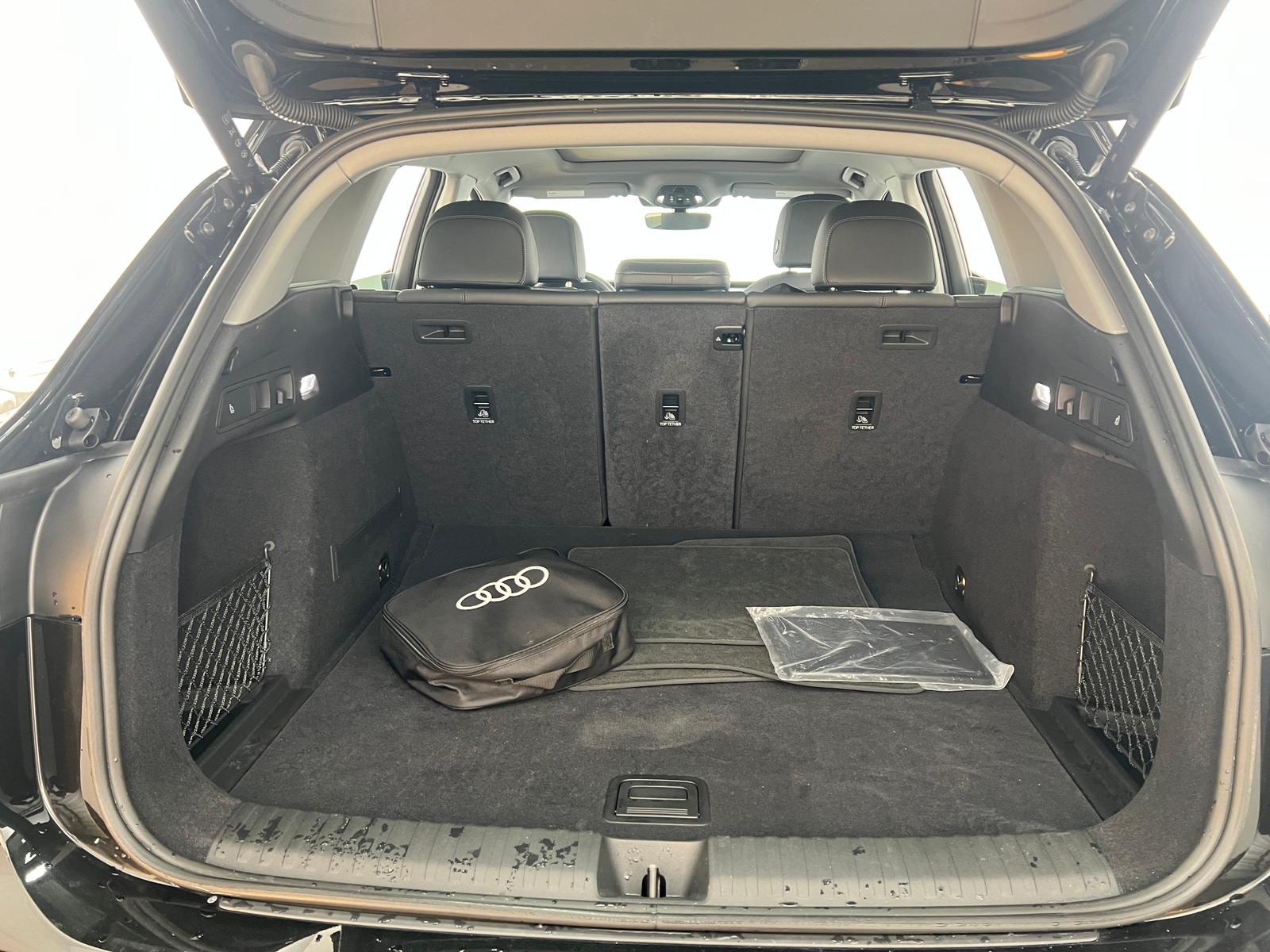 Thumbnail: 2025 Audi Q6 e-tron - 6