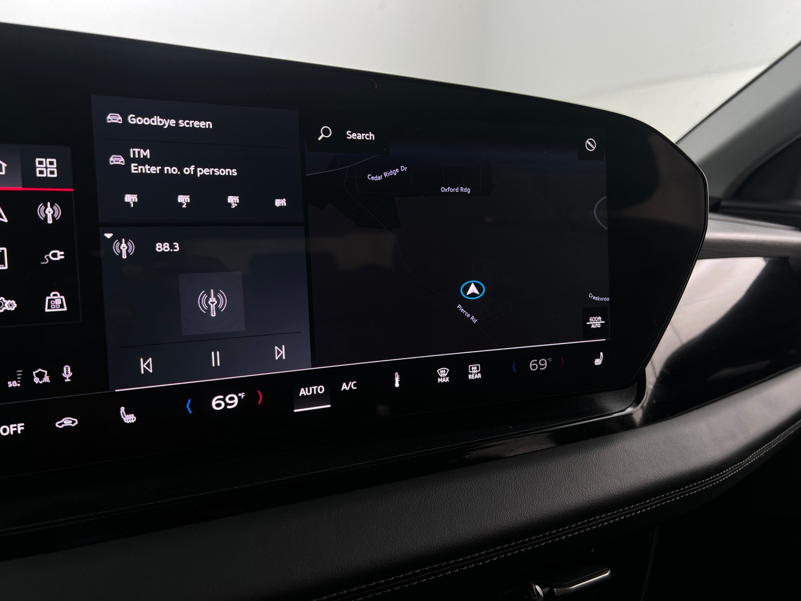 Thumbnail: 2025 Audi Q6 e-tron - 3