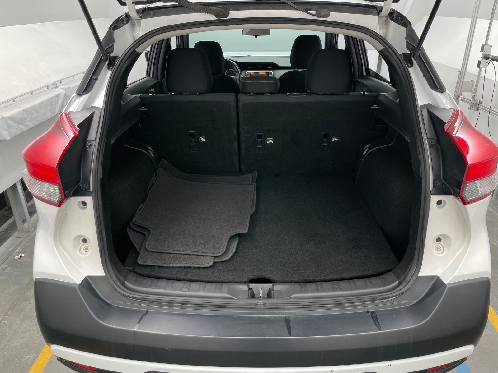 Thumbnail: 2018 Nissan Kicks - 7