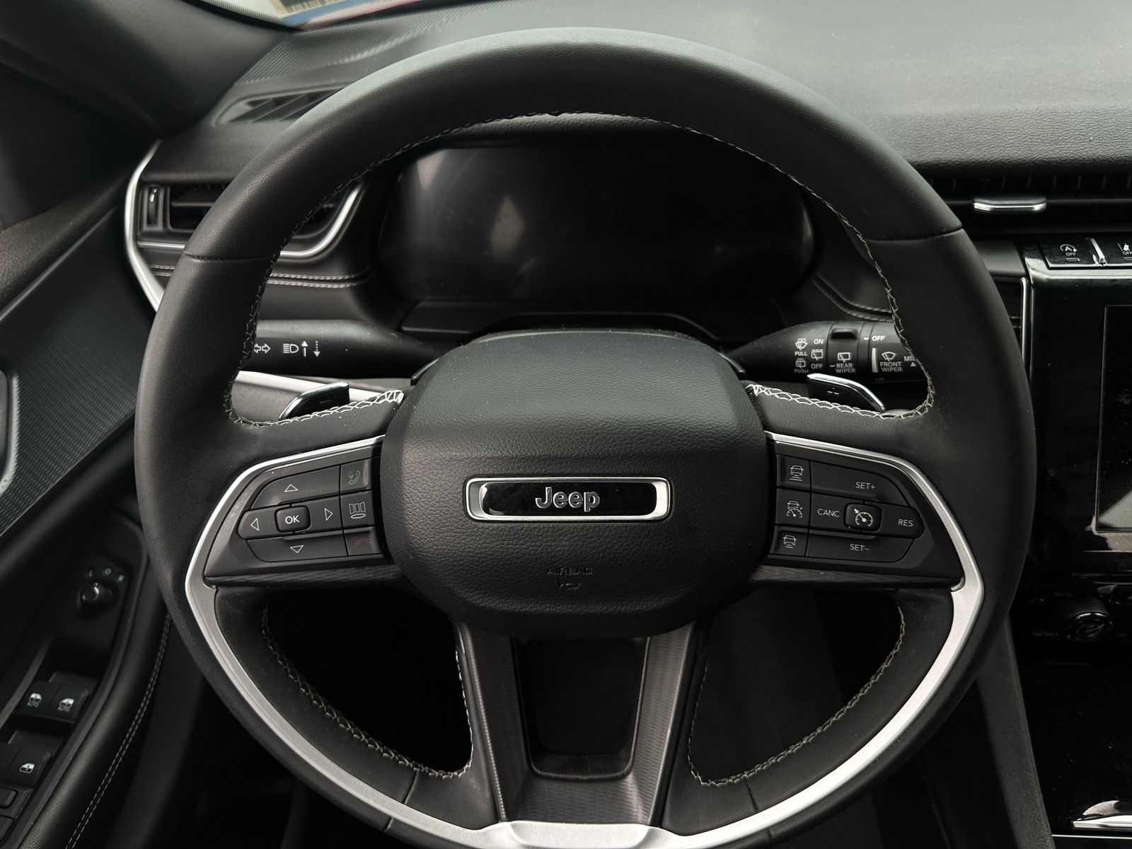 Thumbnail: 2023 Jeep Grand Cherokee L - 4