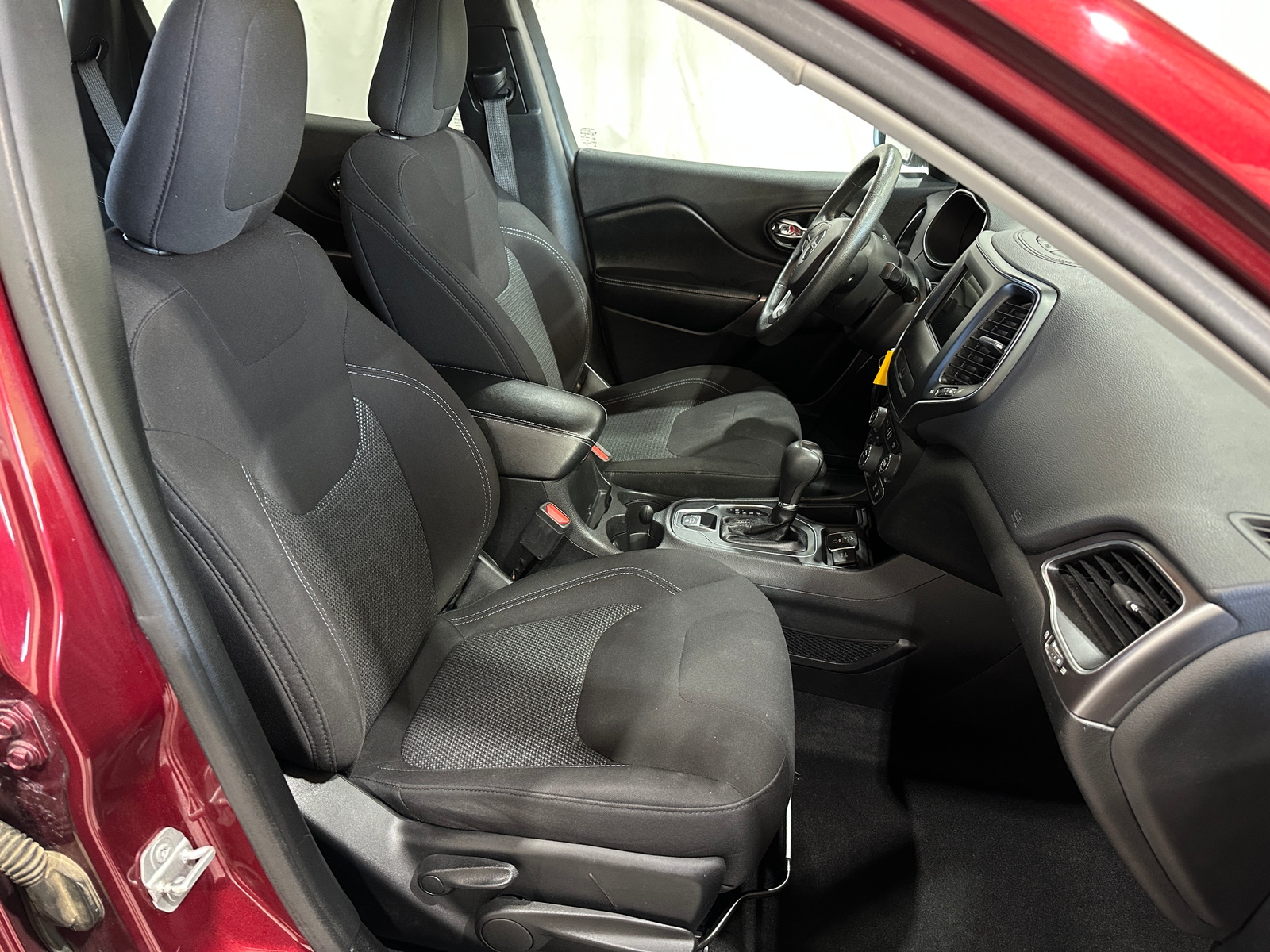 Thumbnail: 2019 Jeep Cherokee - 2