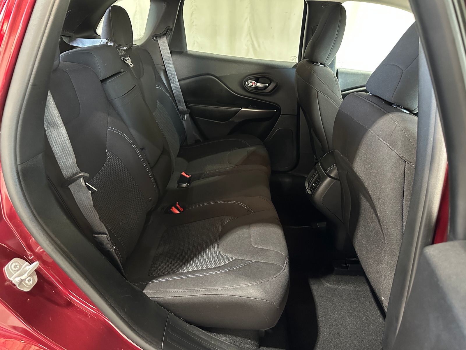 Thumbnail: 2019 Jeep Cherokee - 6