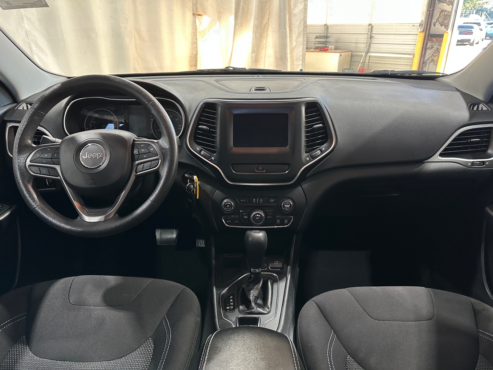 Thumbnail: 2019 Jeep Cherokee - 3