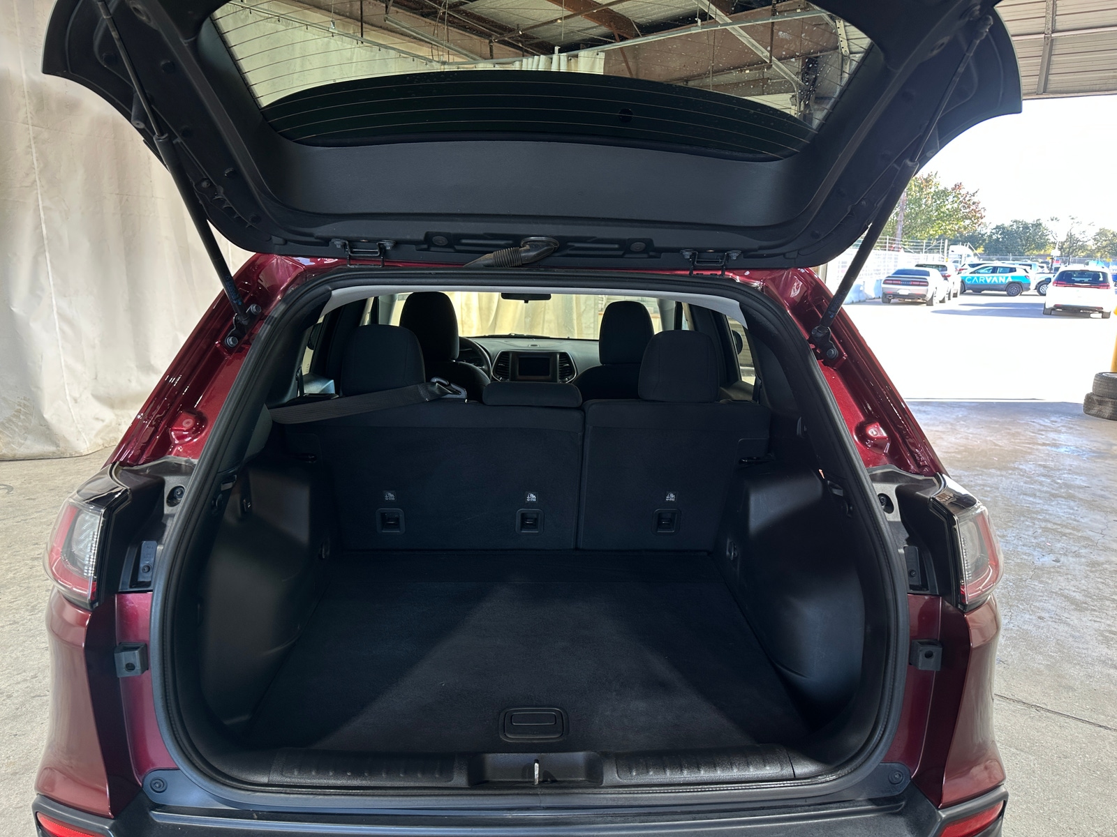 Thumbnail: 2019 Jeep Cherokee - 7