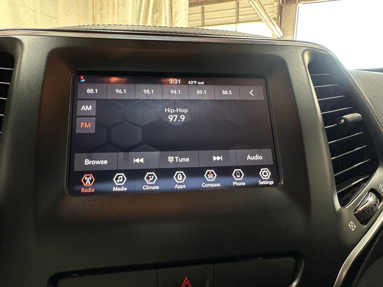 Thumbnail: 2019 Jeep Cherokee - 4