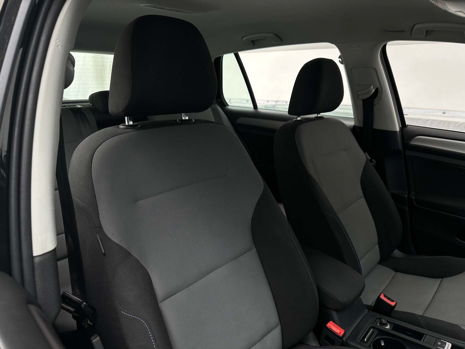 Thumbnail: 2016 Volkswagen e-Golf - 2