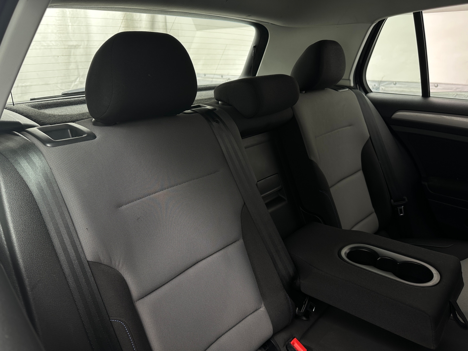 Thumbnail: 2016 Volkswagen e-Golf - 6