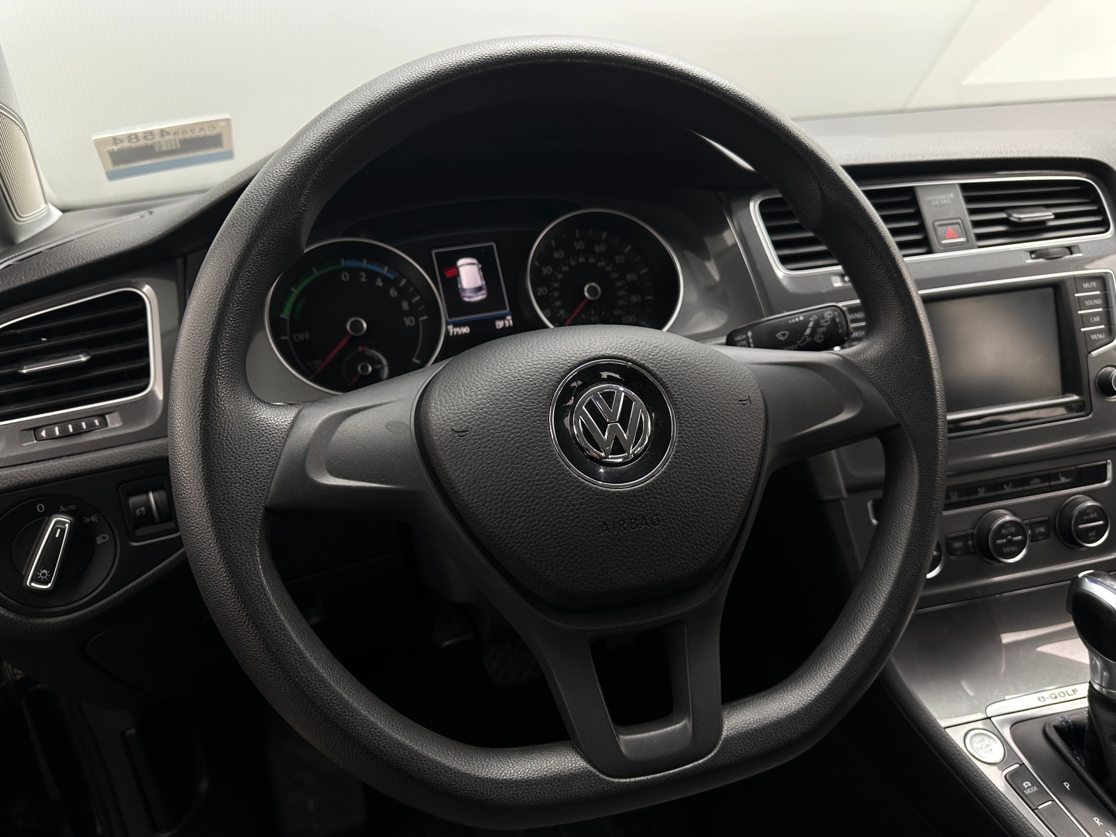Thumbnail: 2016 Volkswagen e-Golf - 5