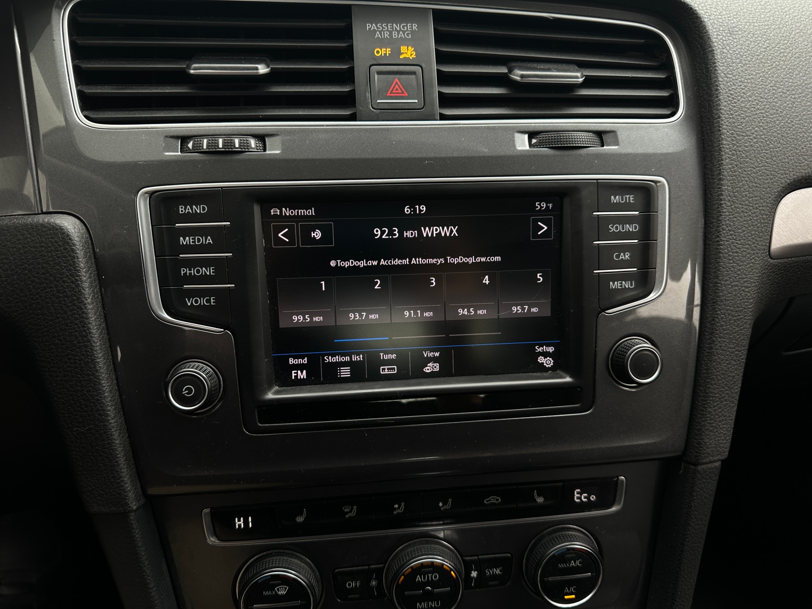 Thumbnail: 2016 Volkswagen e-Golf - 4