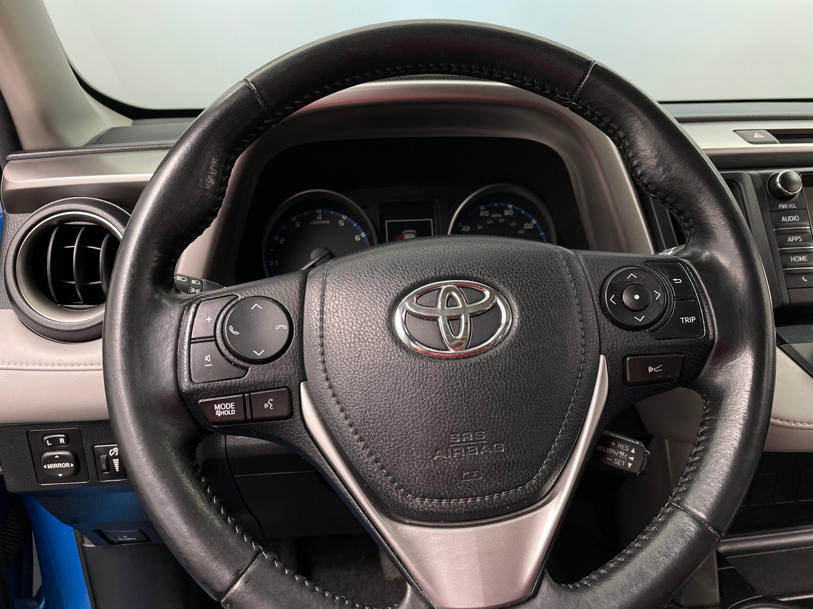 Thumbnail: 2017 Toyota RAV4 - 5